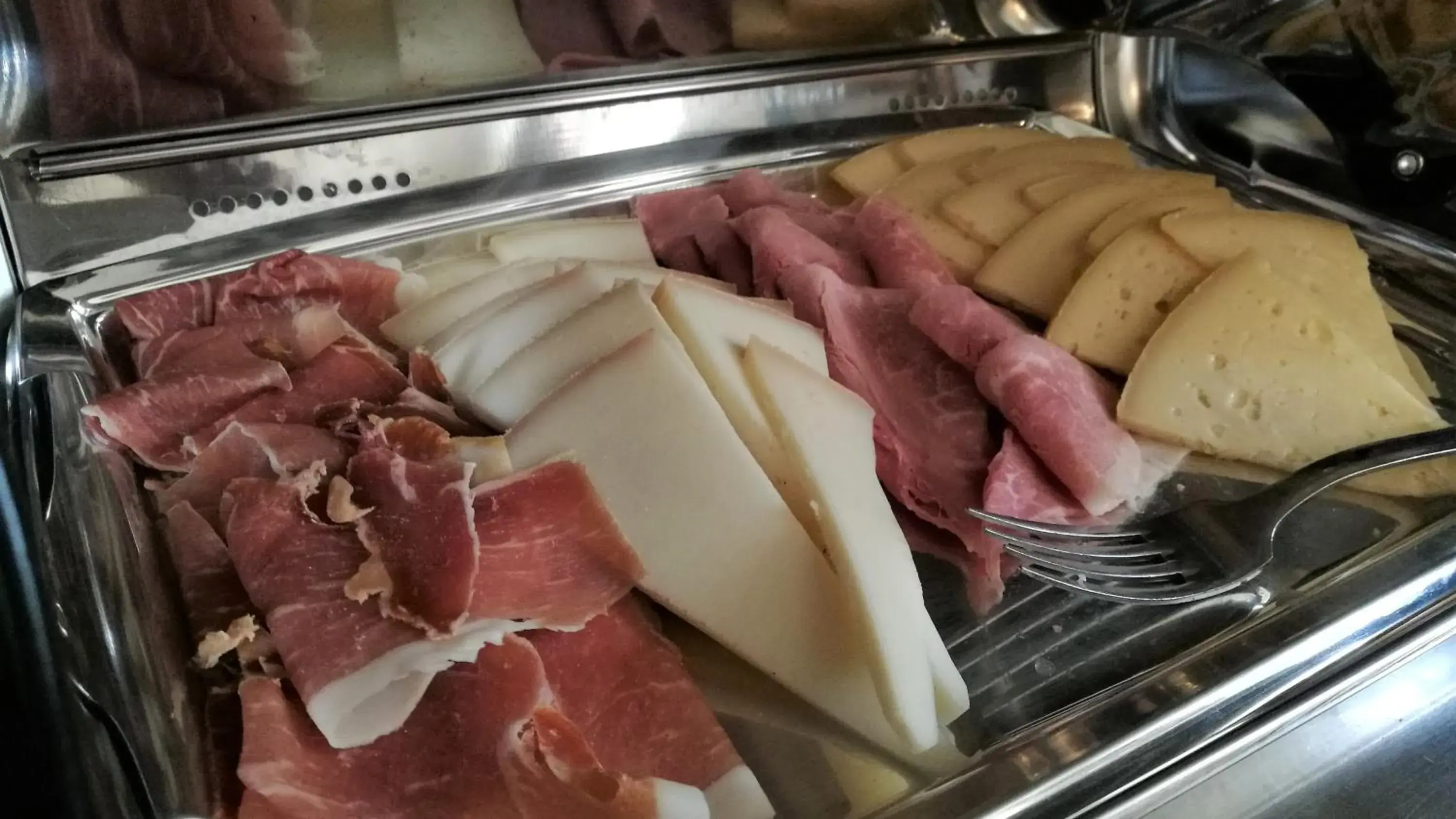 Food and drinks in Hotel Logis - Chateau de Beauregard Food and drinks in Hotel Logis - Chateau de Beauregard