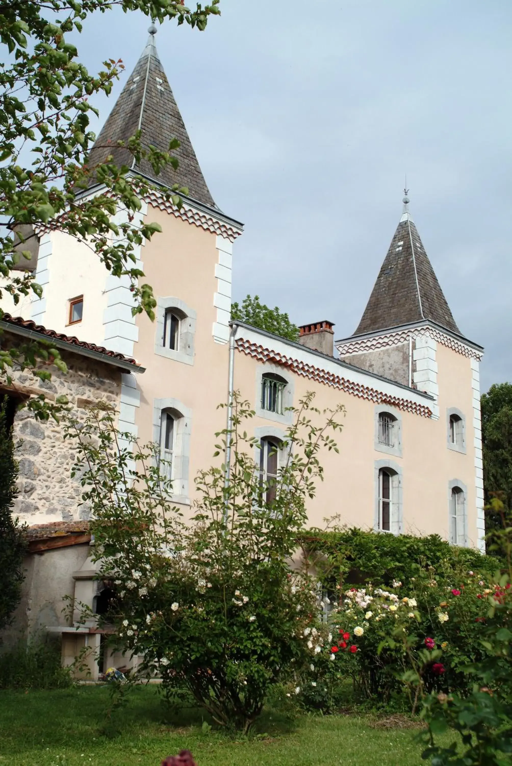 Property building in Hotel Logis - Chateau de Beauregard Property building in Hotel Logis - Chateau de Beauregard