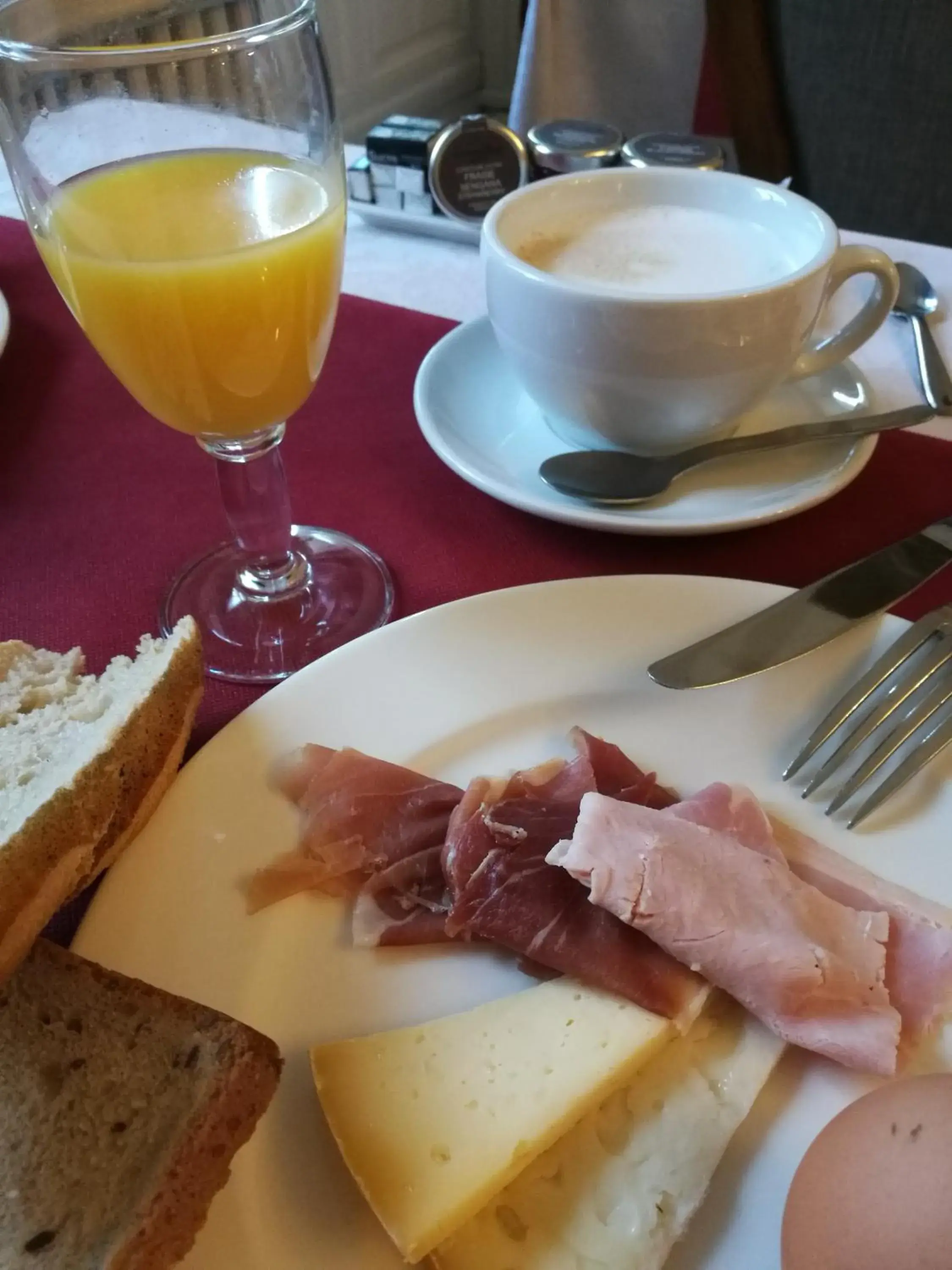 Food and drinks in Hotel Logis - Chateau de Beauregard Food and drinks in Hotel Logis - Chateau de Beauregard