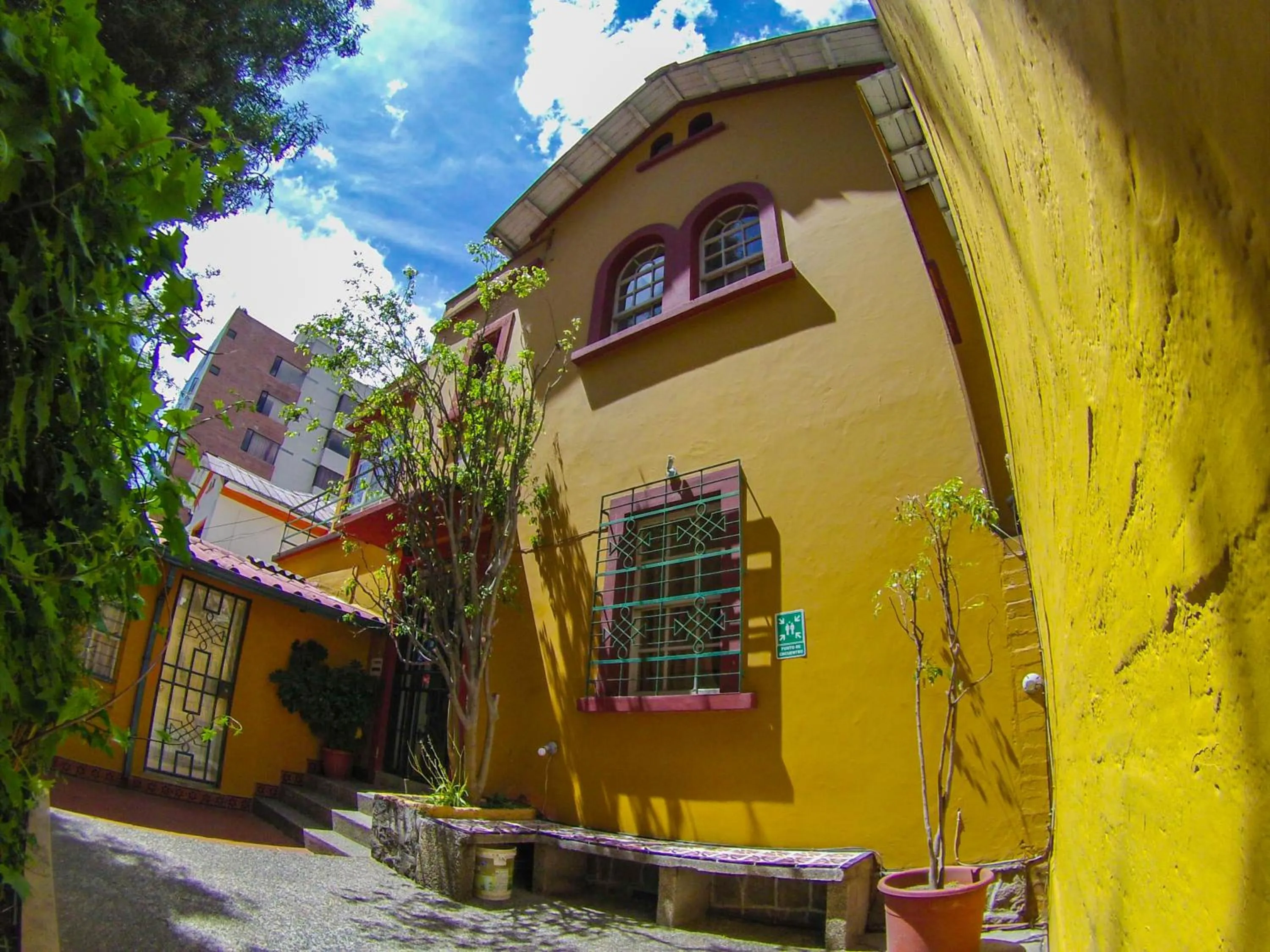 Facade/entrance in Hostal Alcala