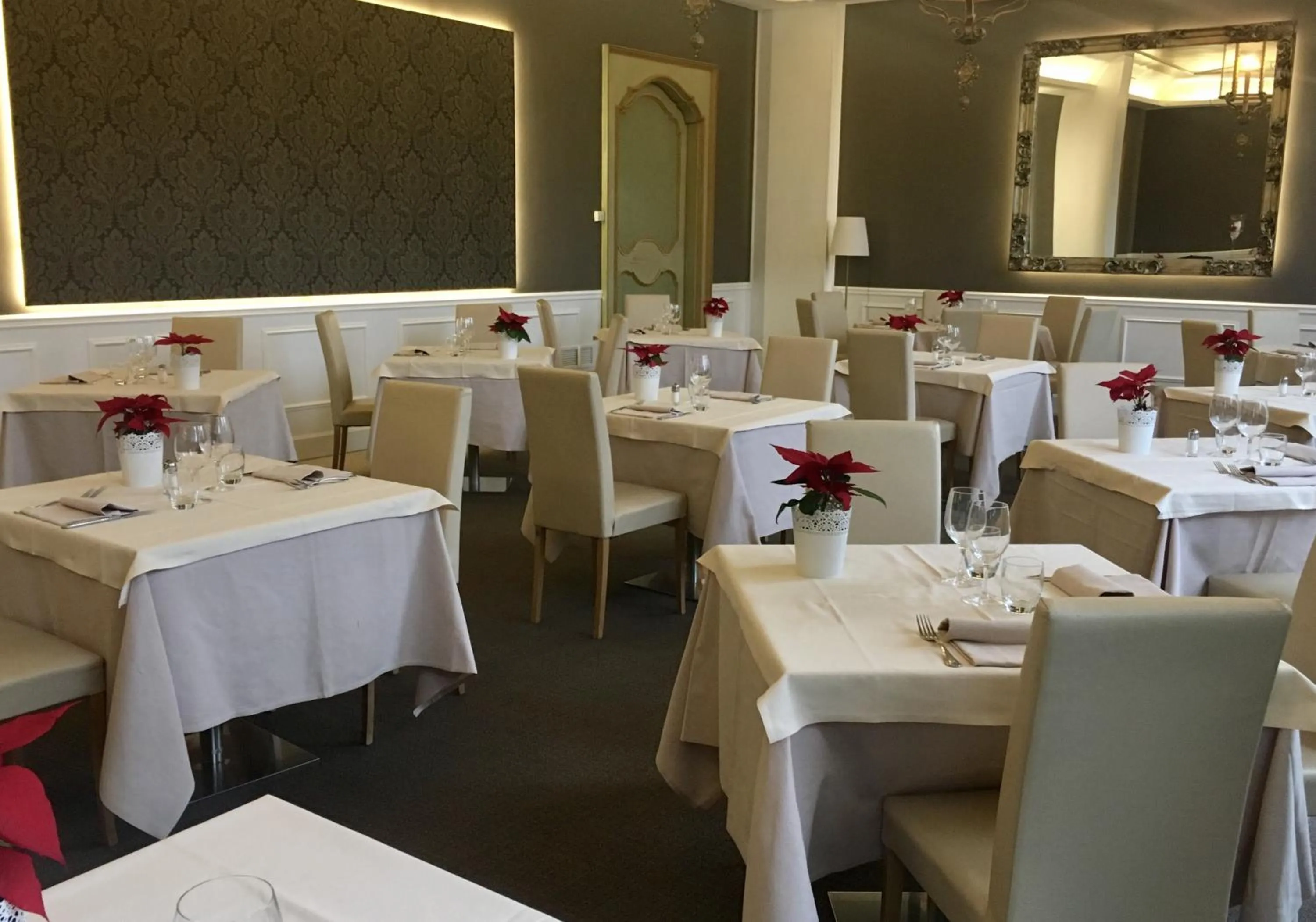 Restaurant/places to eat in Blue Dream Hotel