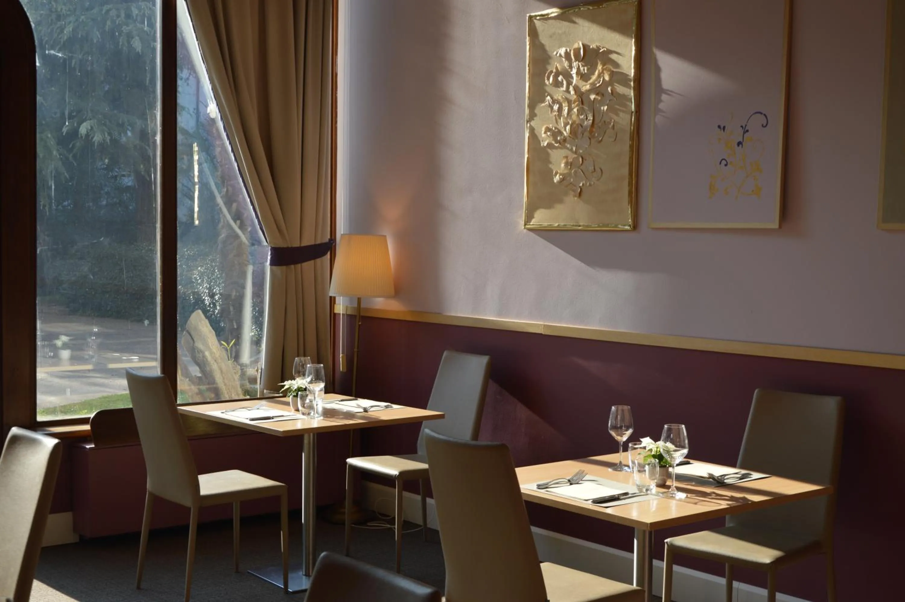 Restaurant/places to eat in Blue Dream Hotel