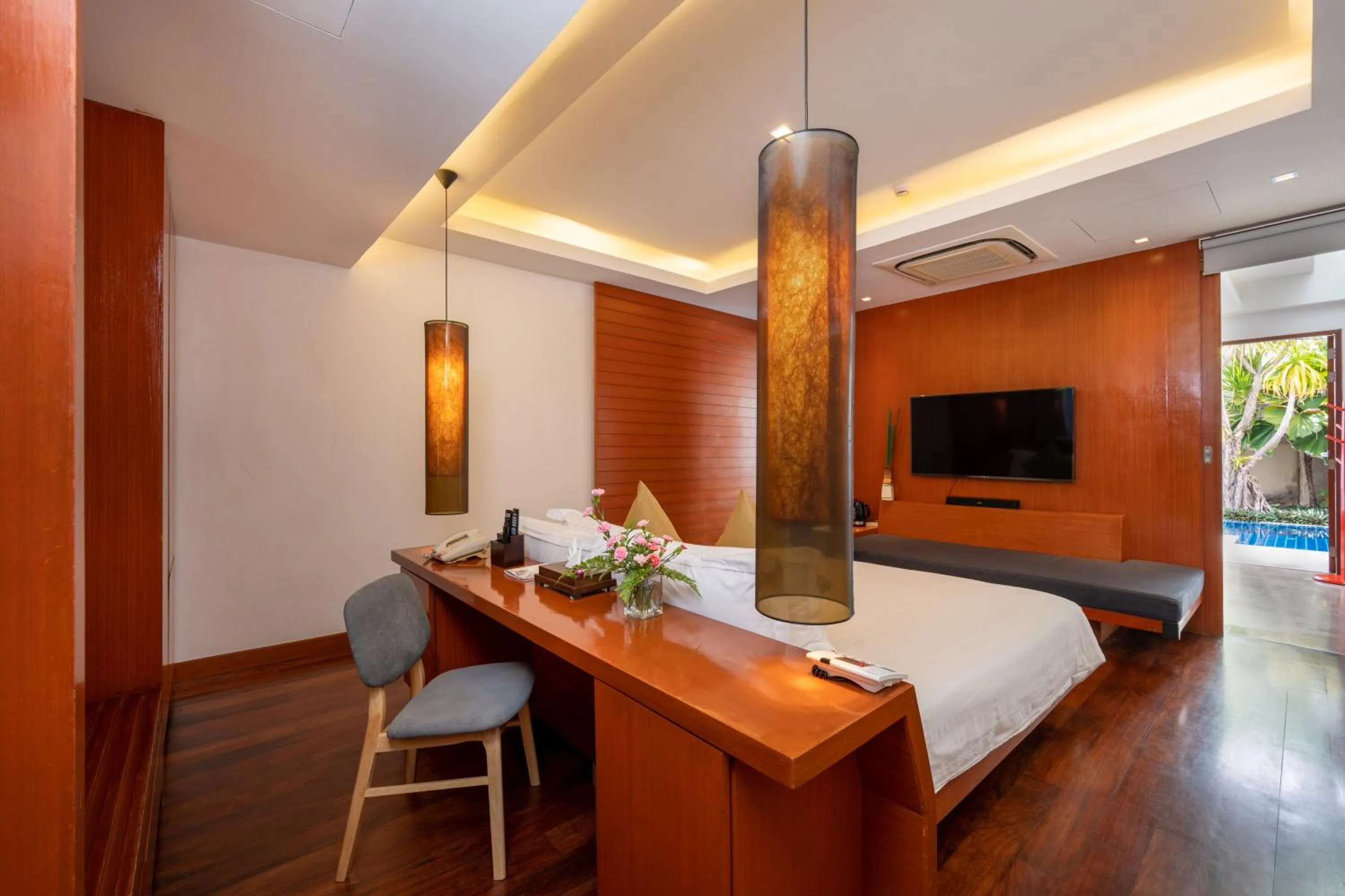 Bed in La Flora Resort Patong