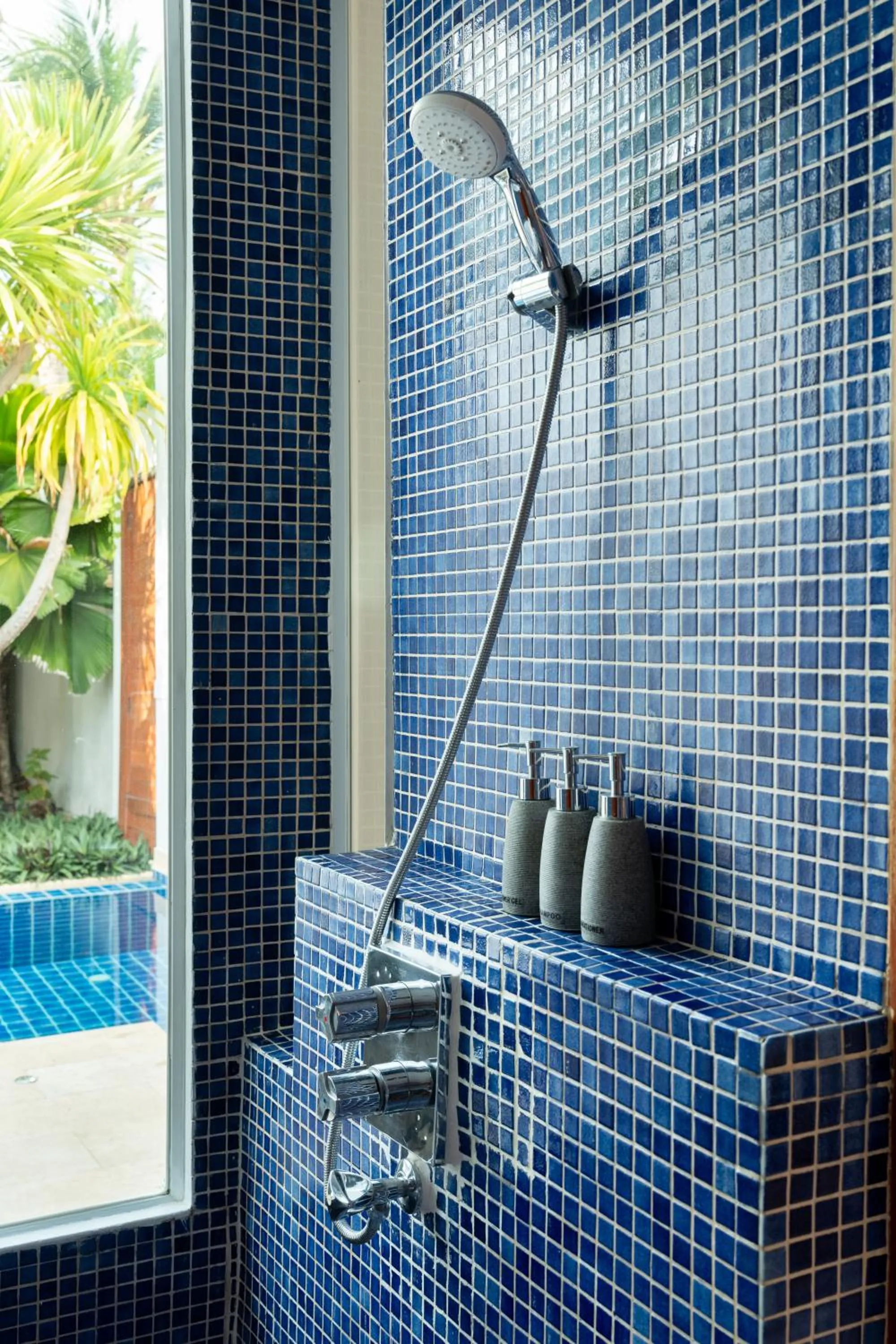 Shower in La Flora Resort Patong