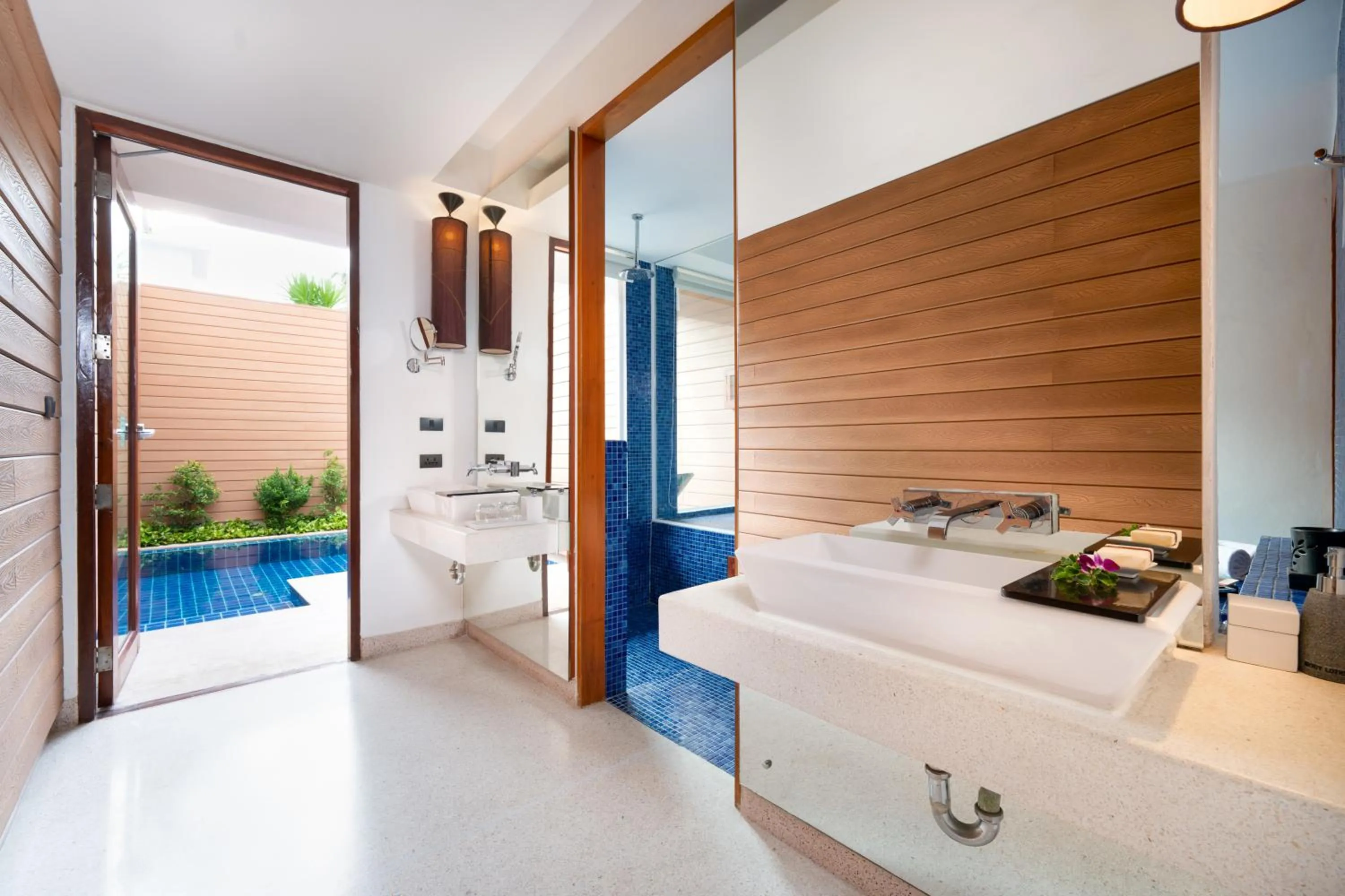 Swimming pool in La Flora Resort Patong