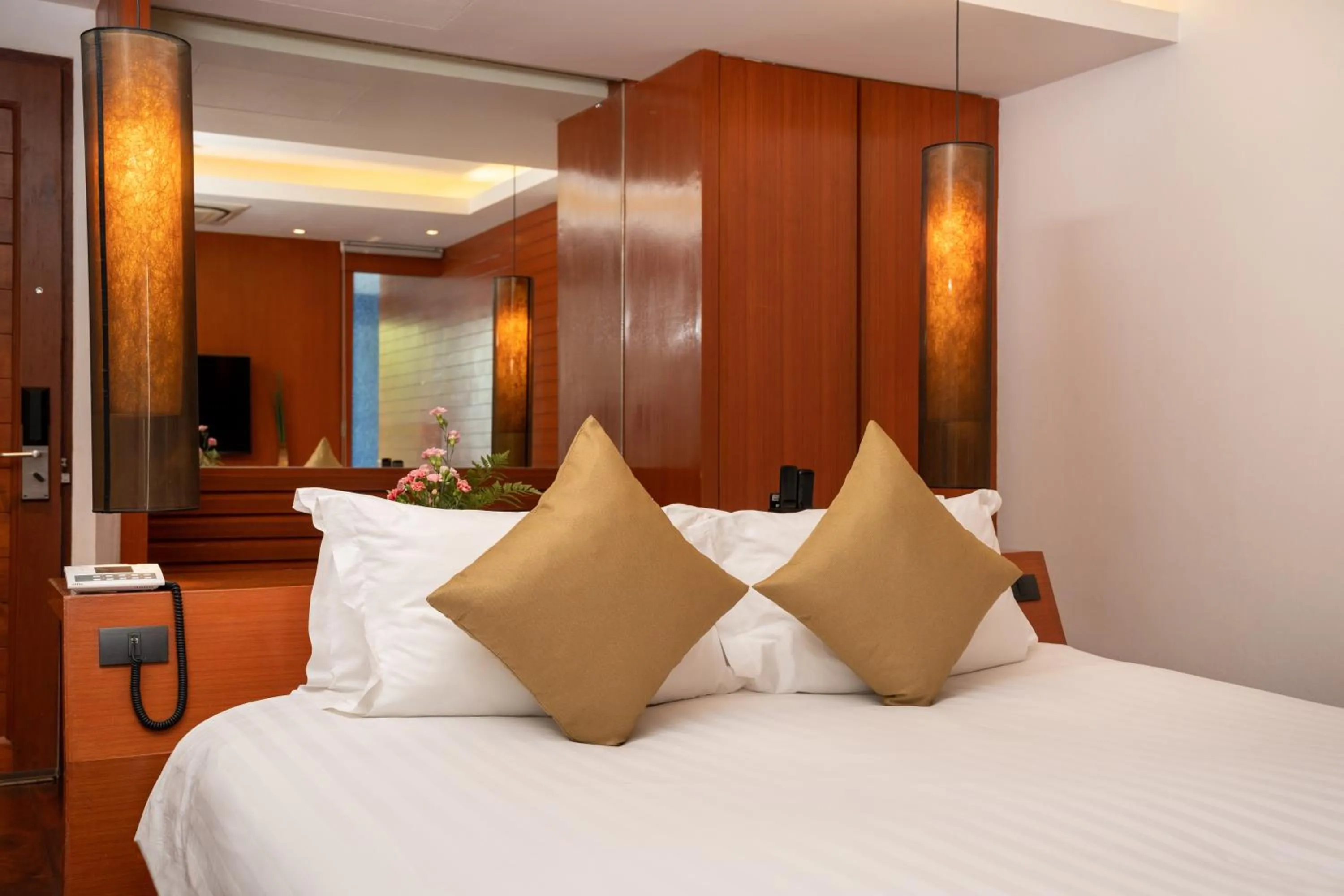 Bed in La Flora Resort Patong