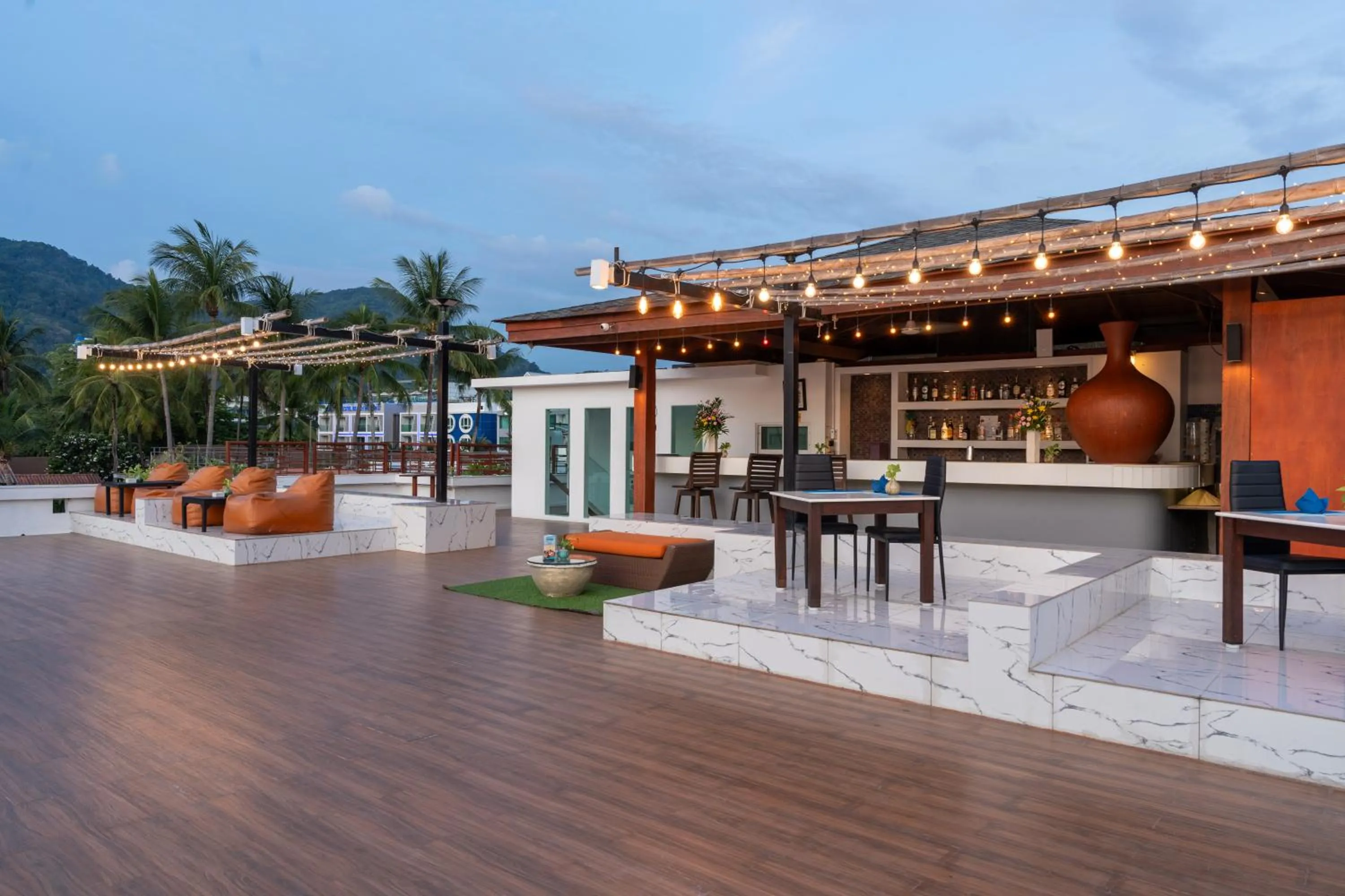 Restaurant/places to eat in La Flora Resort Patong