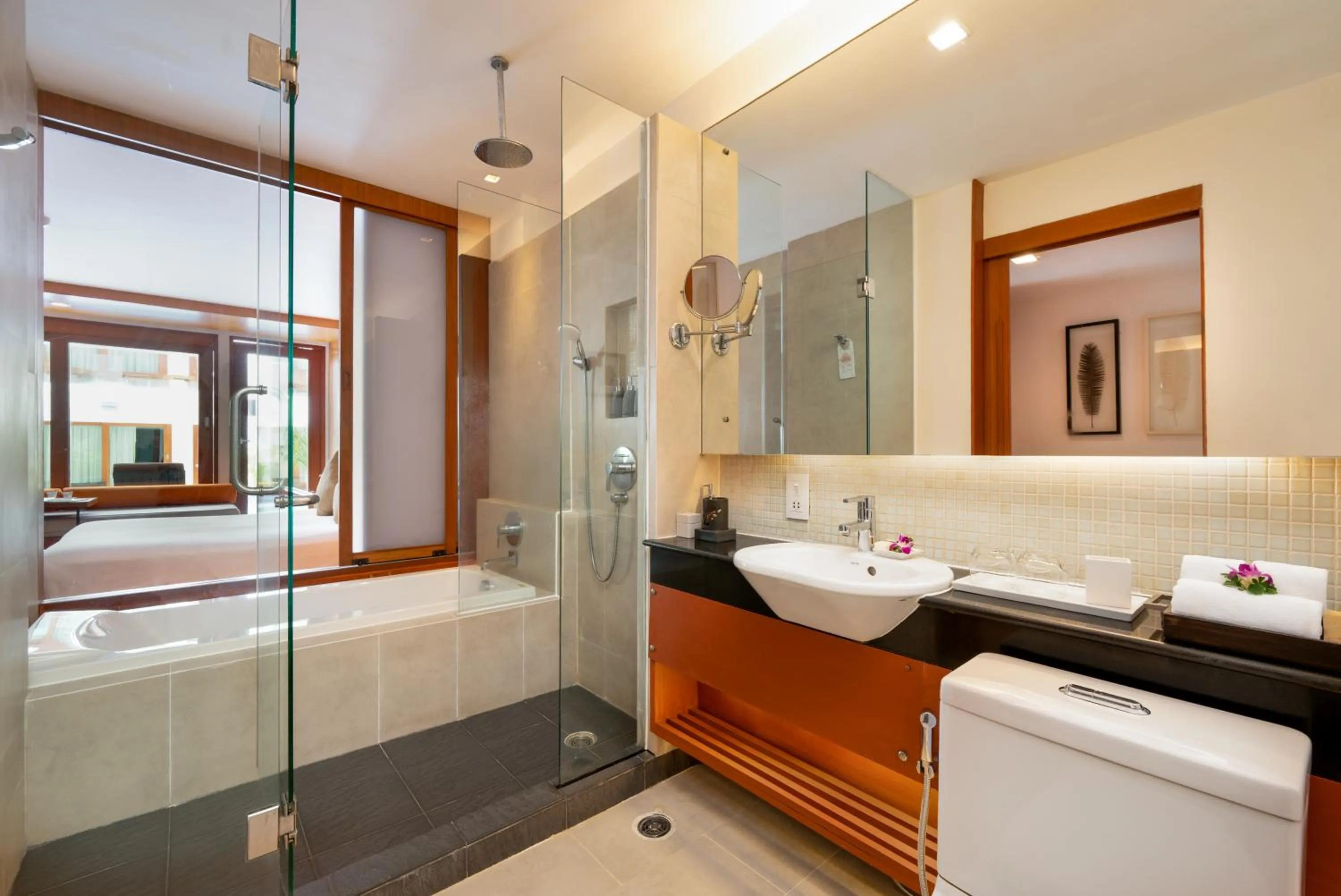 Bathroom in La Flora Resort Patong