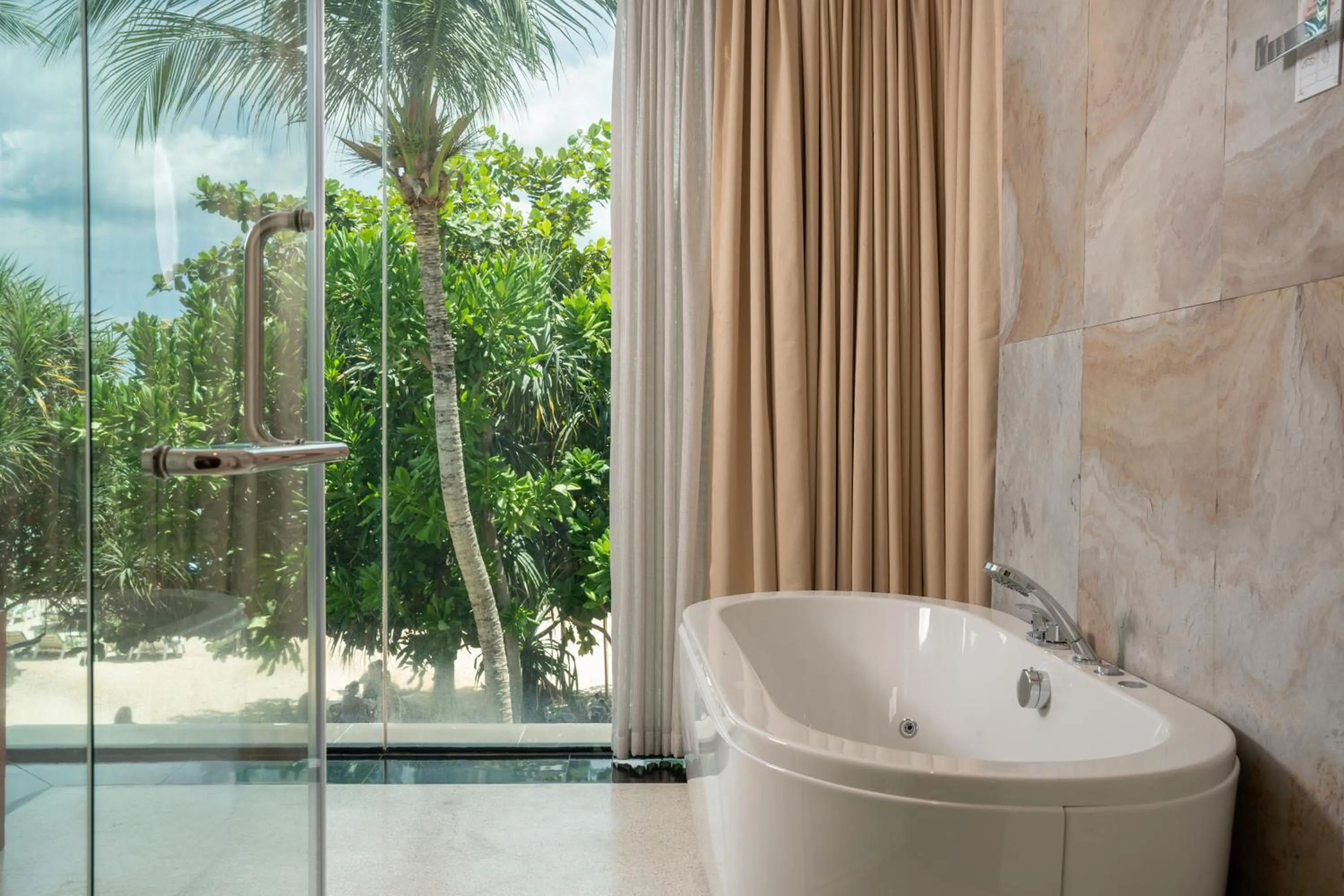 Bath in La Flora Resort Patong