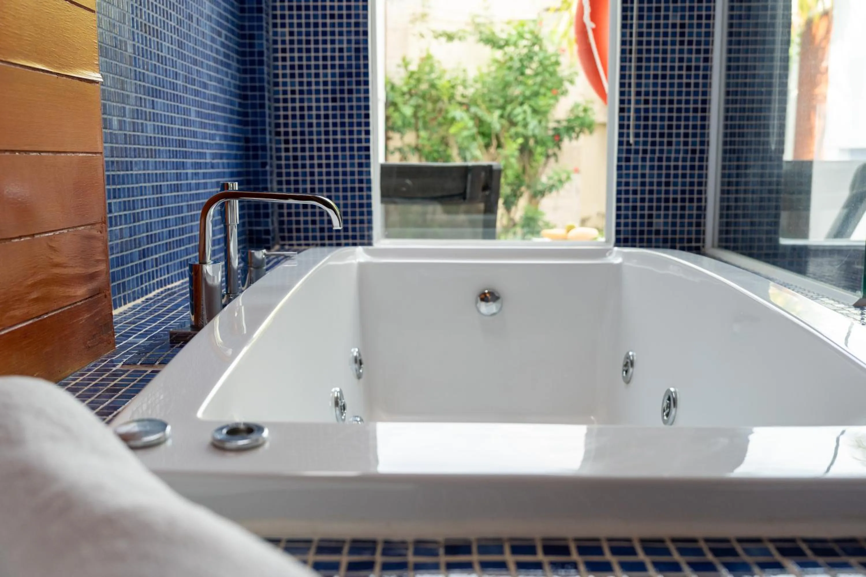 Bath in La Flora Resort Patong