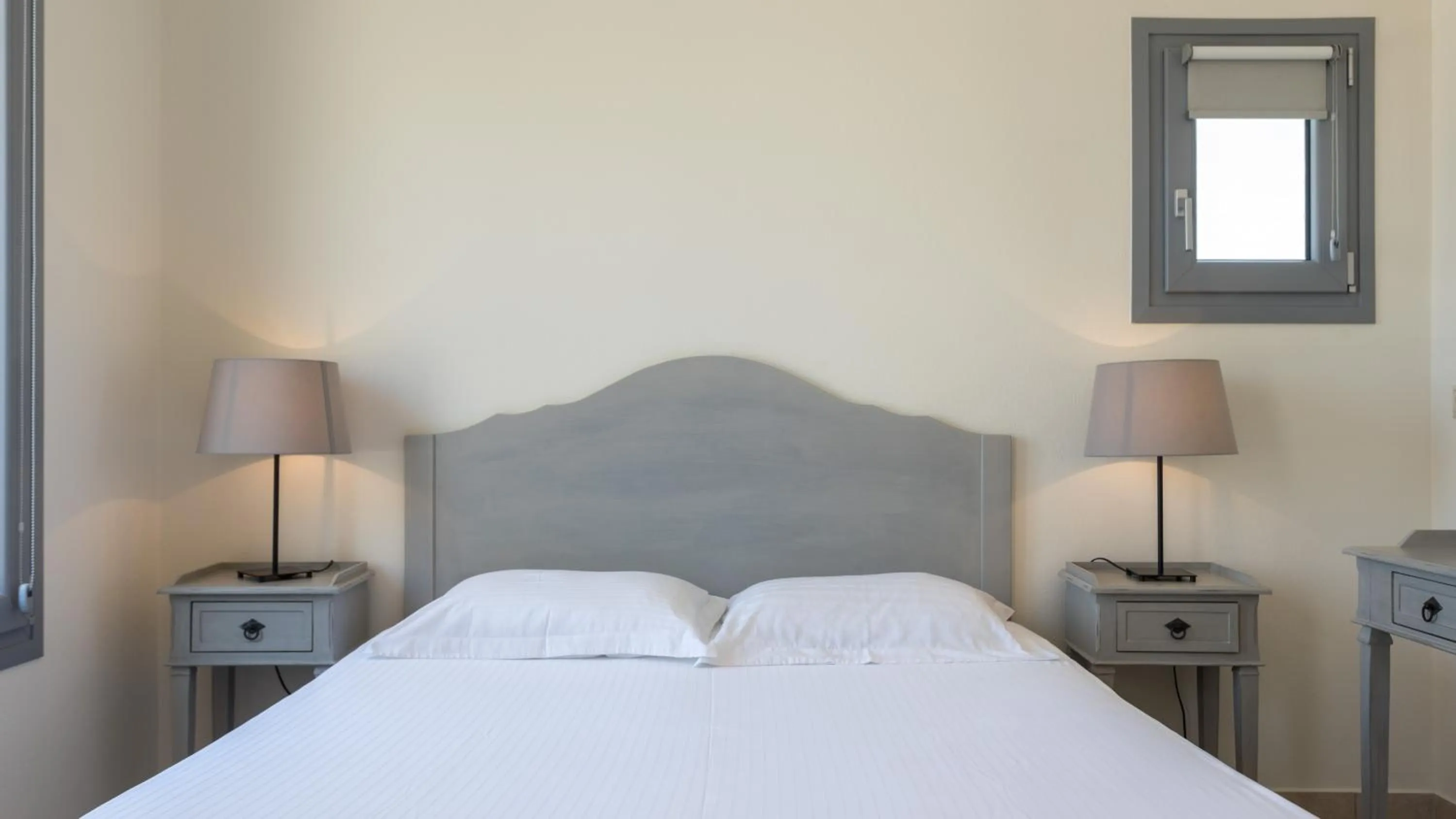 Bed in Iliada Villas