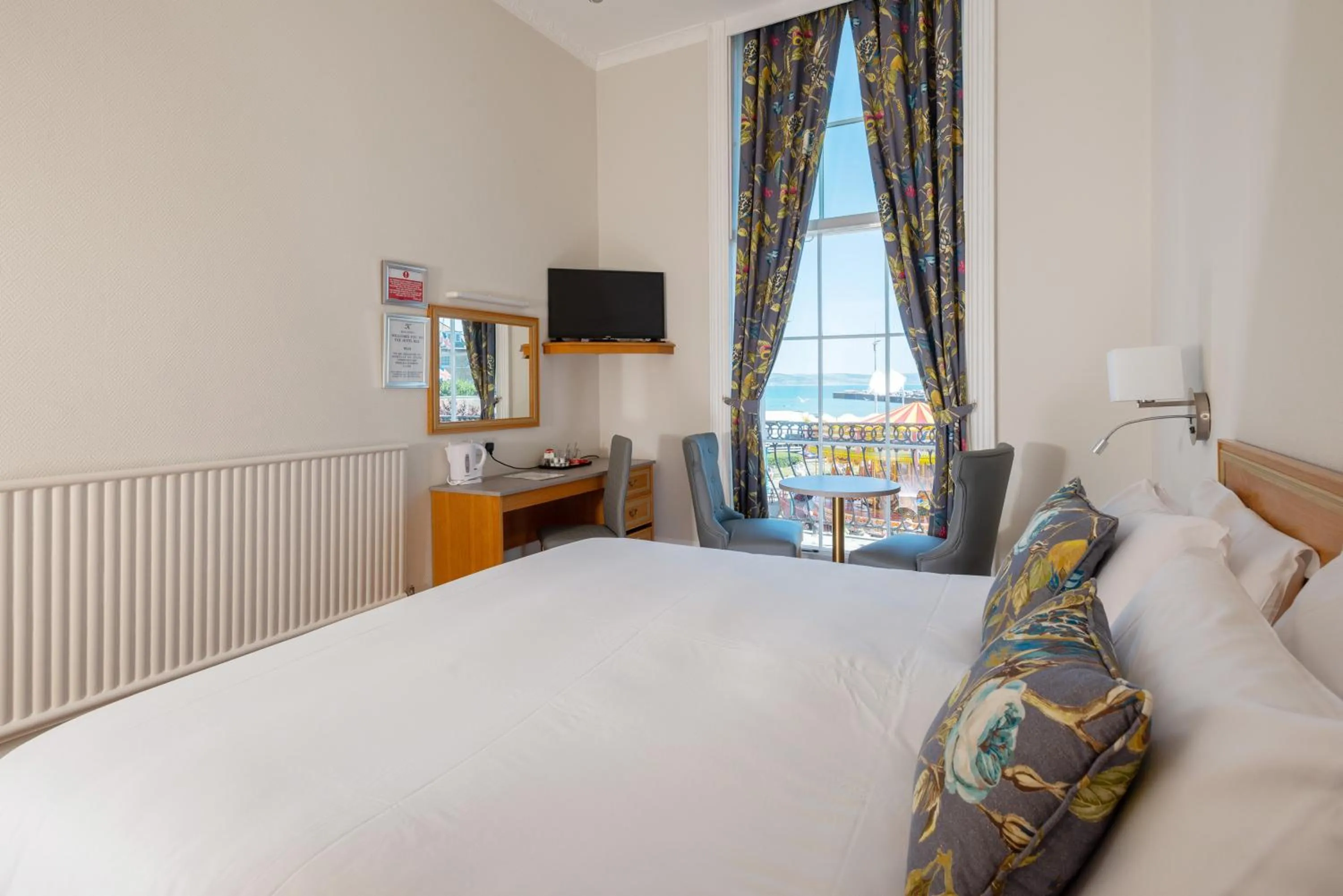 Bedroom, Bed in Hotel Rex