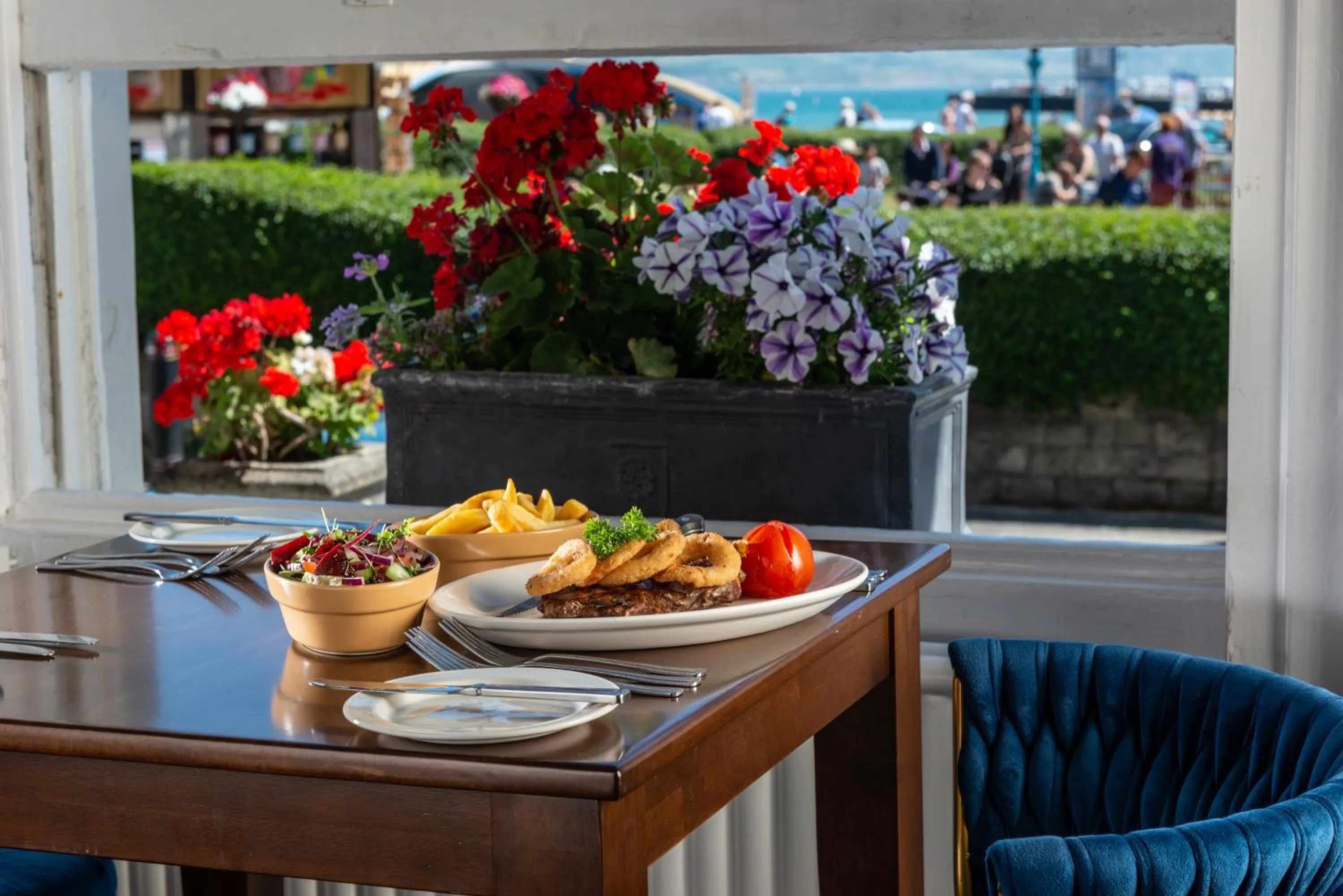 Restaurant/places to eat in Hotel Rex