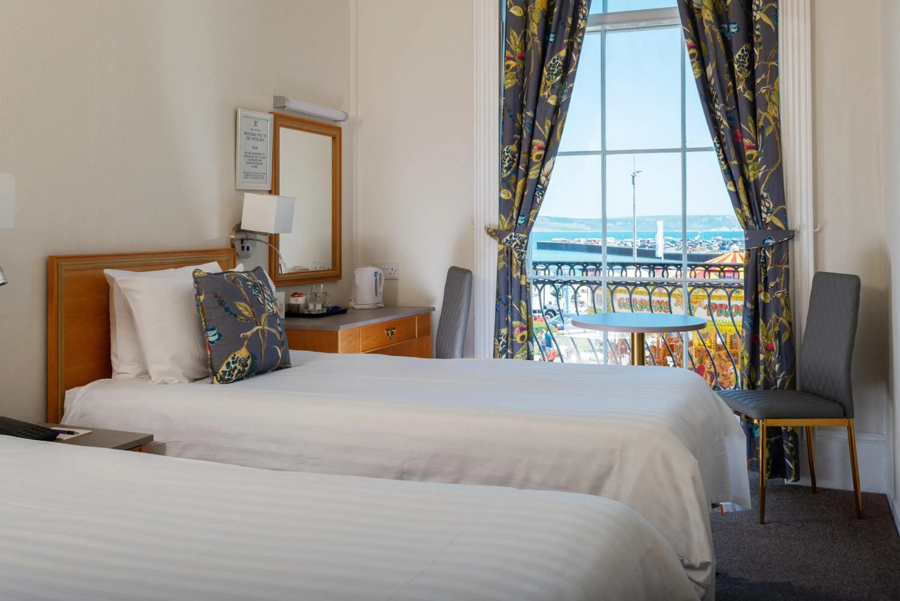 Bedroom, Bed in Hotel Rex