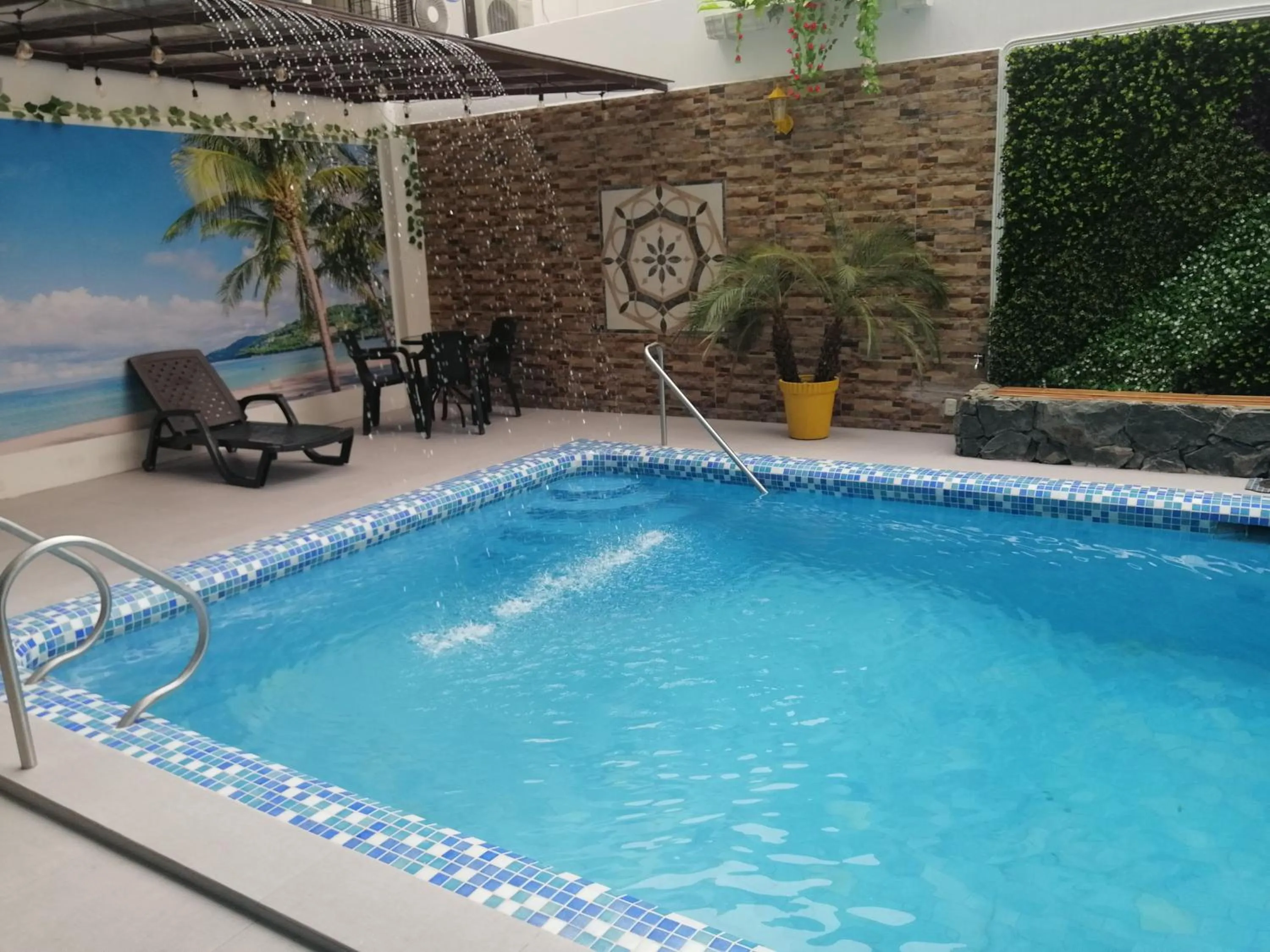 Swimming pool in Hostal Perla Real Inn