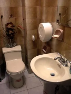 Bathroom in Hostal Perla Real Inn