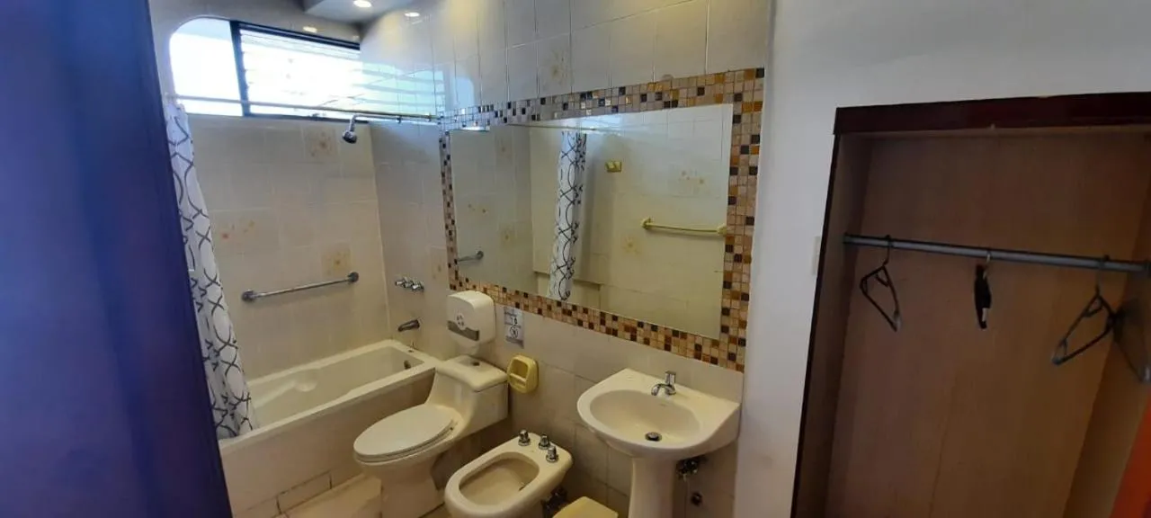 Bathroom in Hostal Perla Real Inn