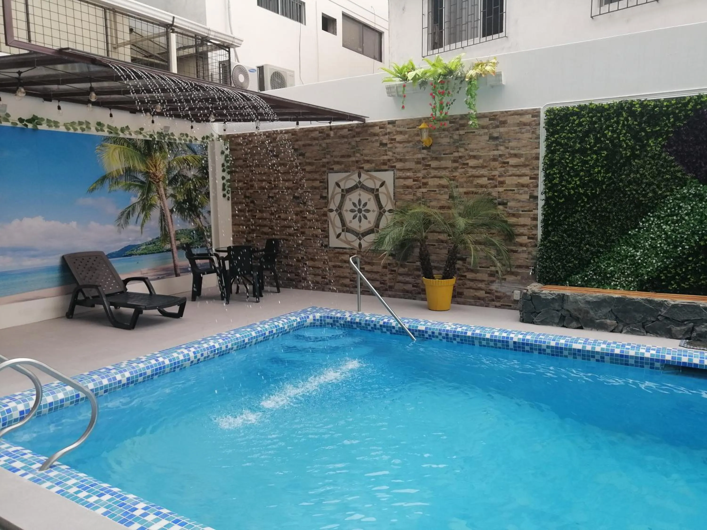 Hostal Perla Real Inn