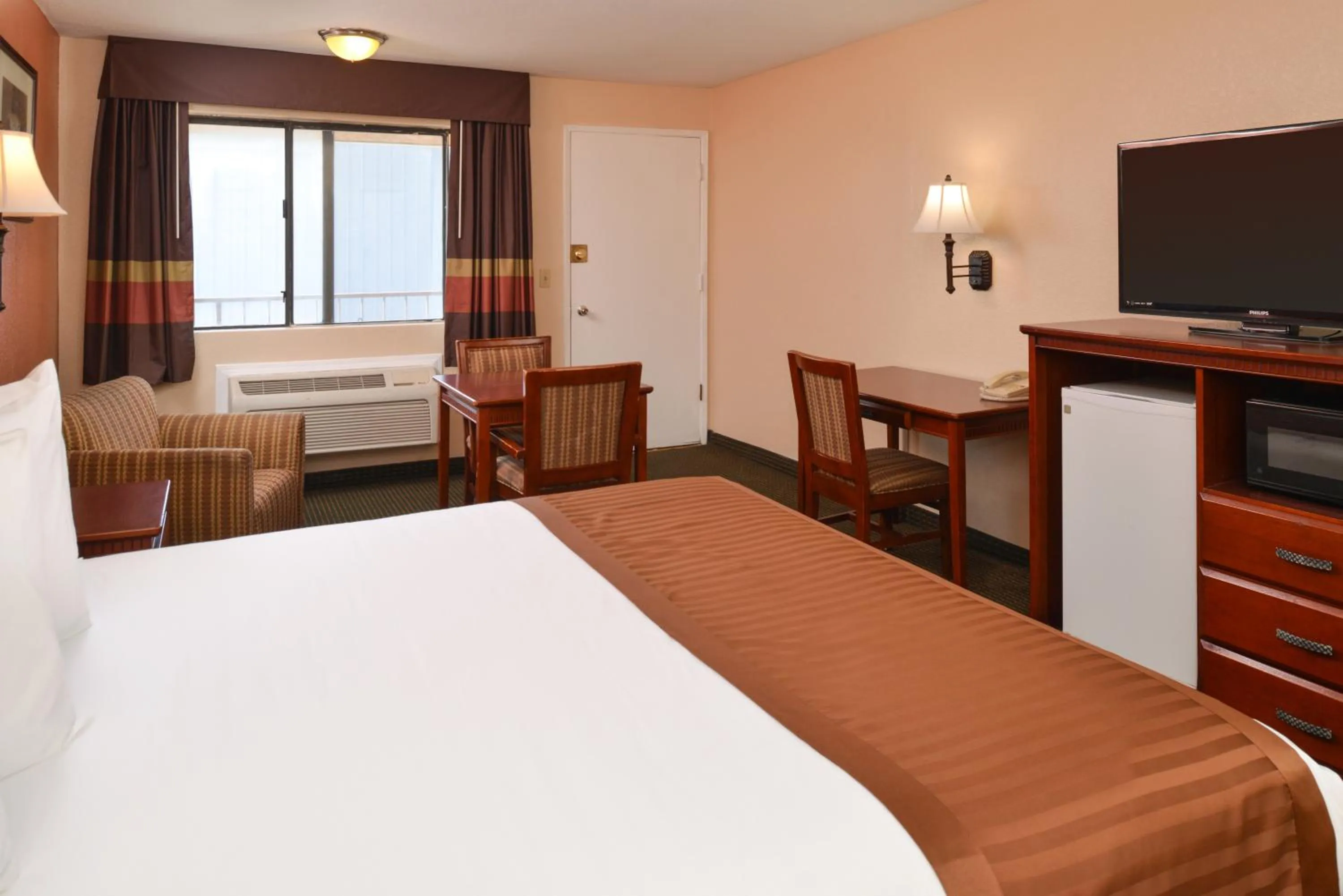 Bed in Americas Best Value Inn & Suites-East Bakersfield