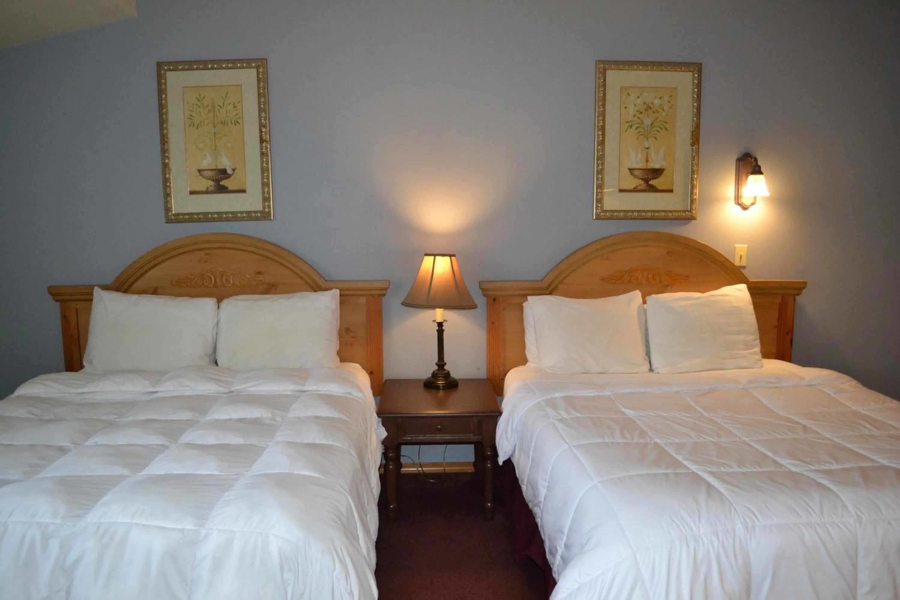 Bed in Anaco Bay Inn