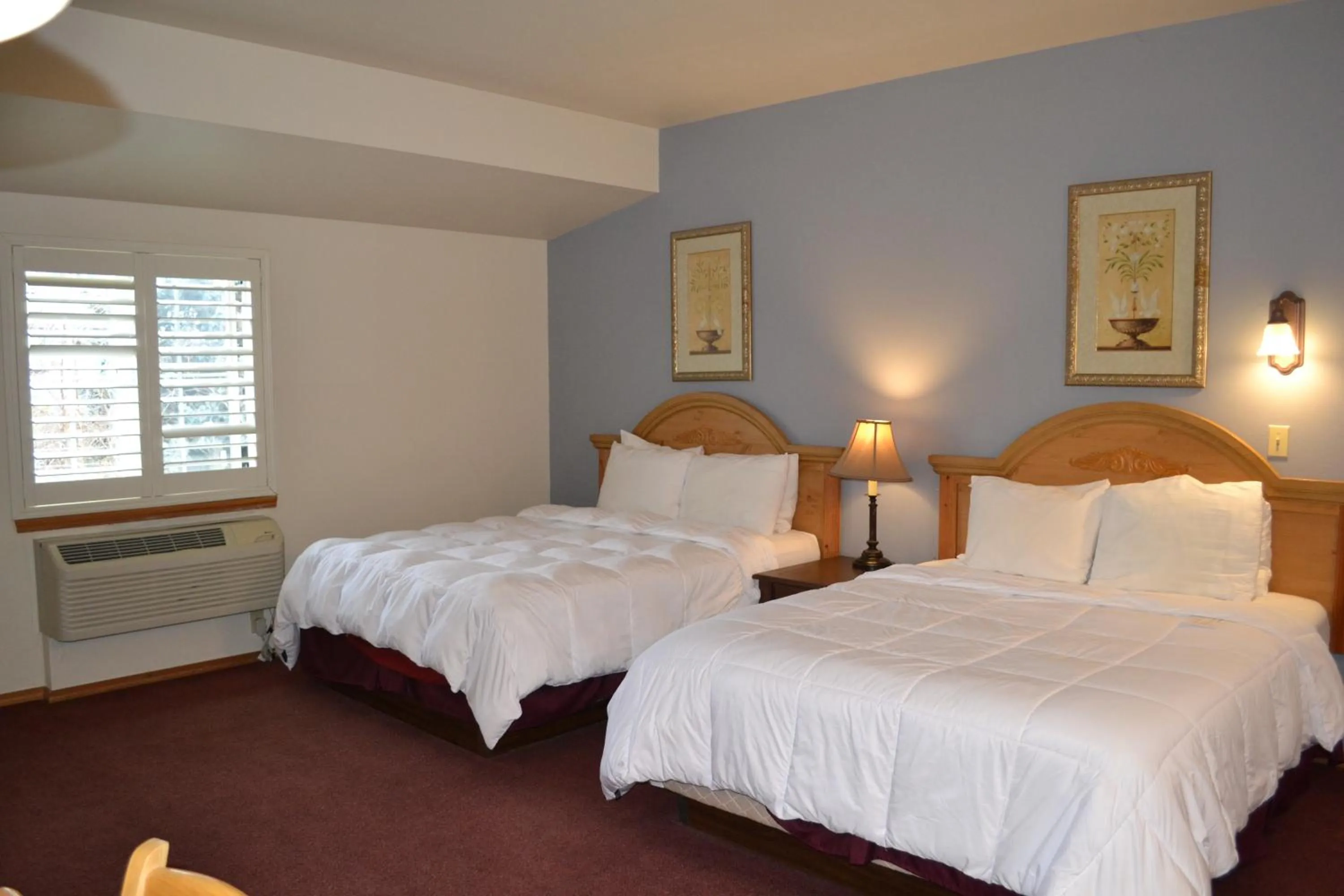 Bed in Anaco Bay Inn