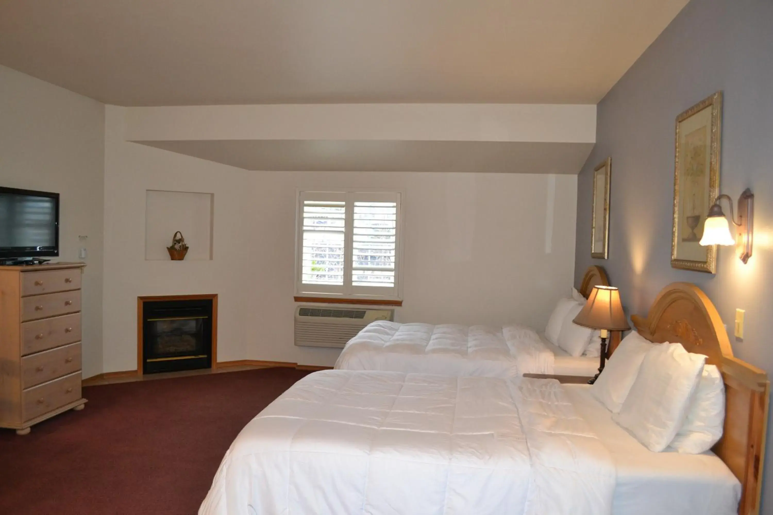 Bed in Anaco Bay Inn Bed in Anaco Bay Inn