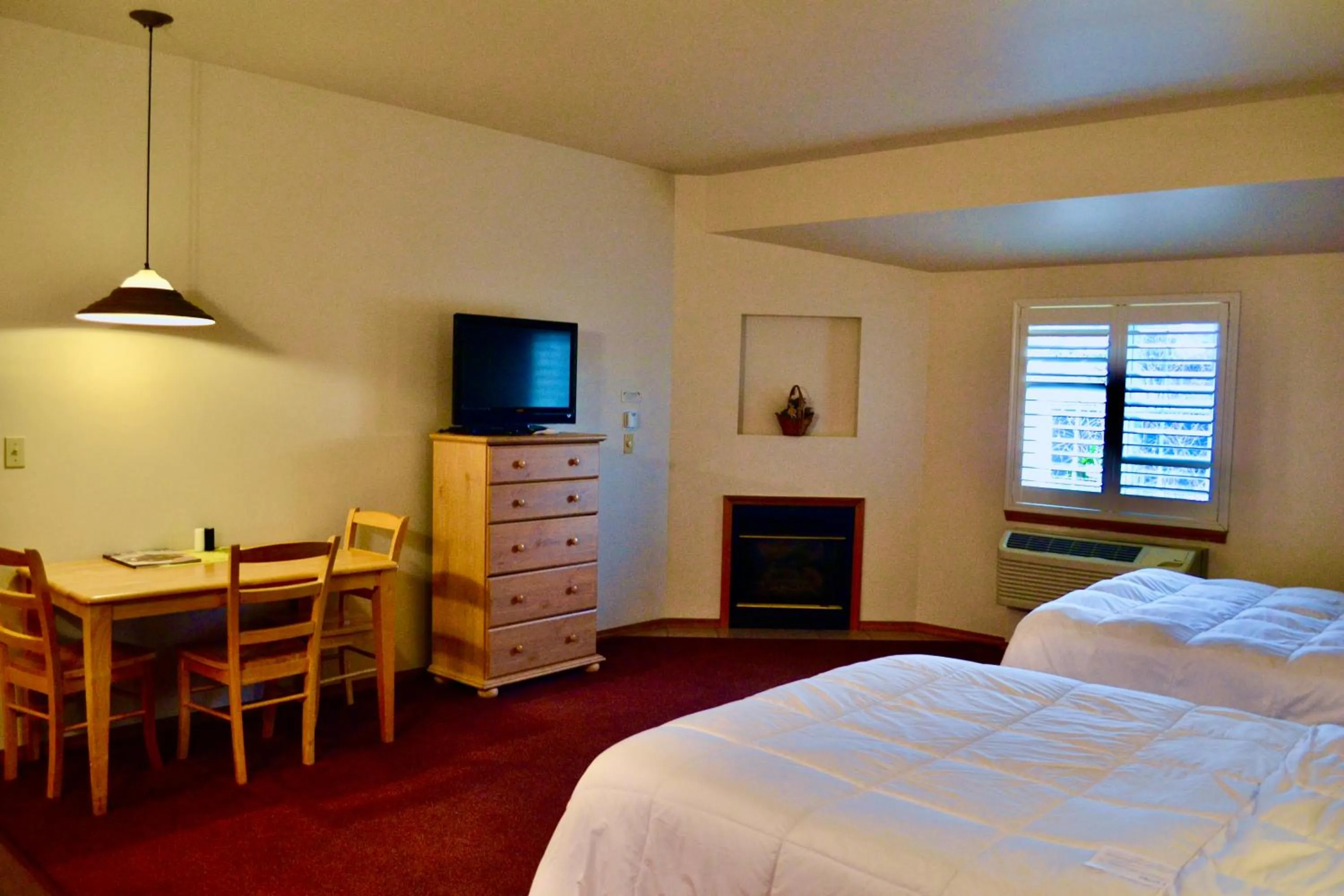 Bed in Anaco Bay Inn