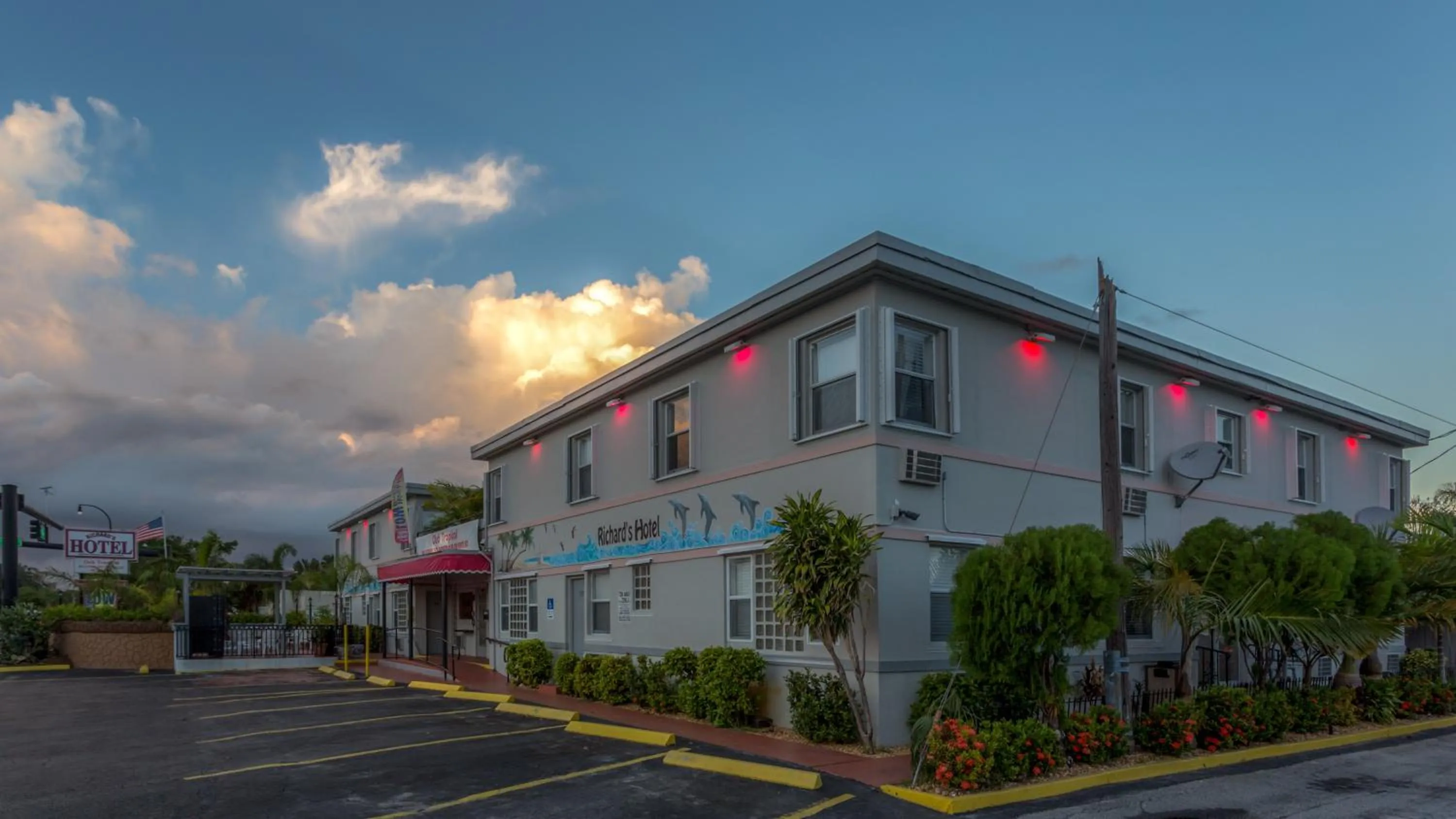Facade/entrance in Richard's Hotel