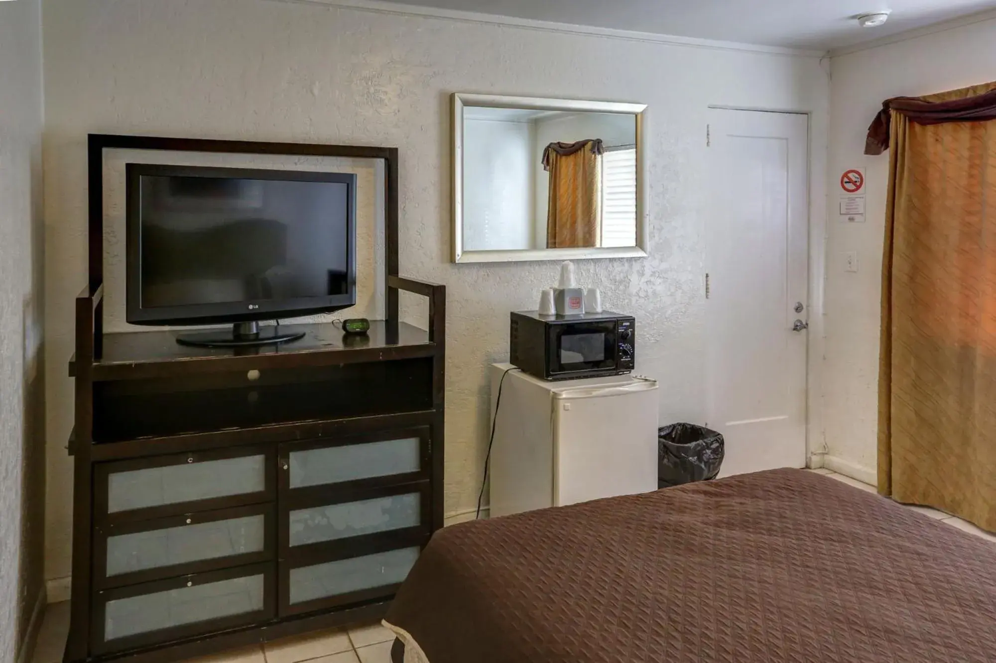 Bed in Richard's Hotel Bed in Richard's Hotel