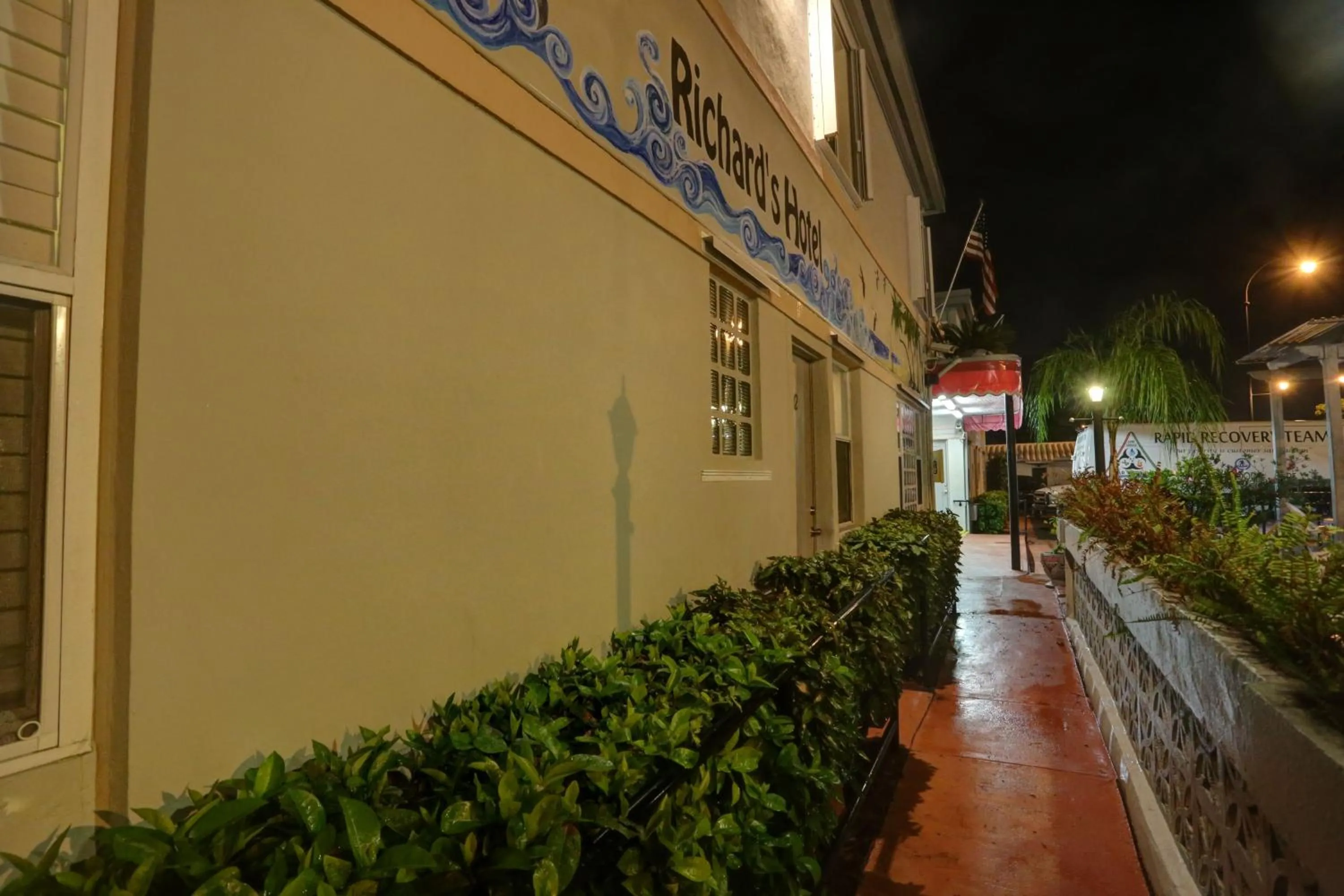 Facade/entrance in Richard's Hotel