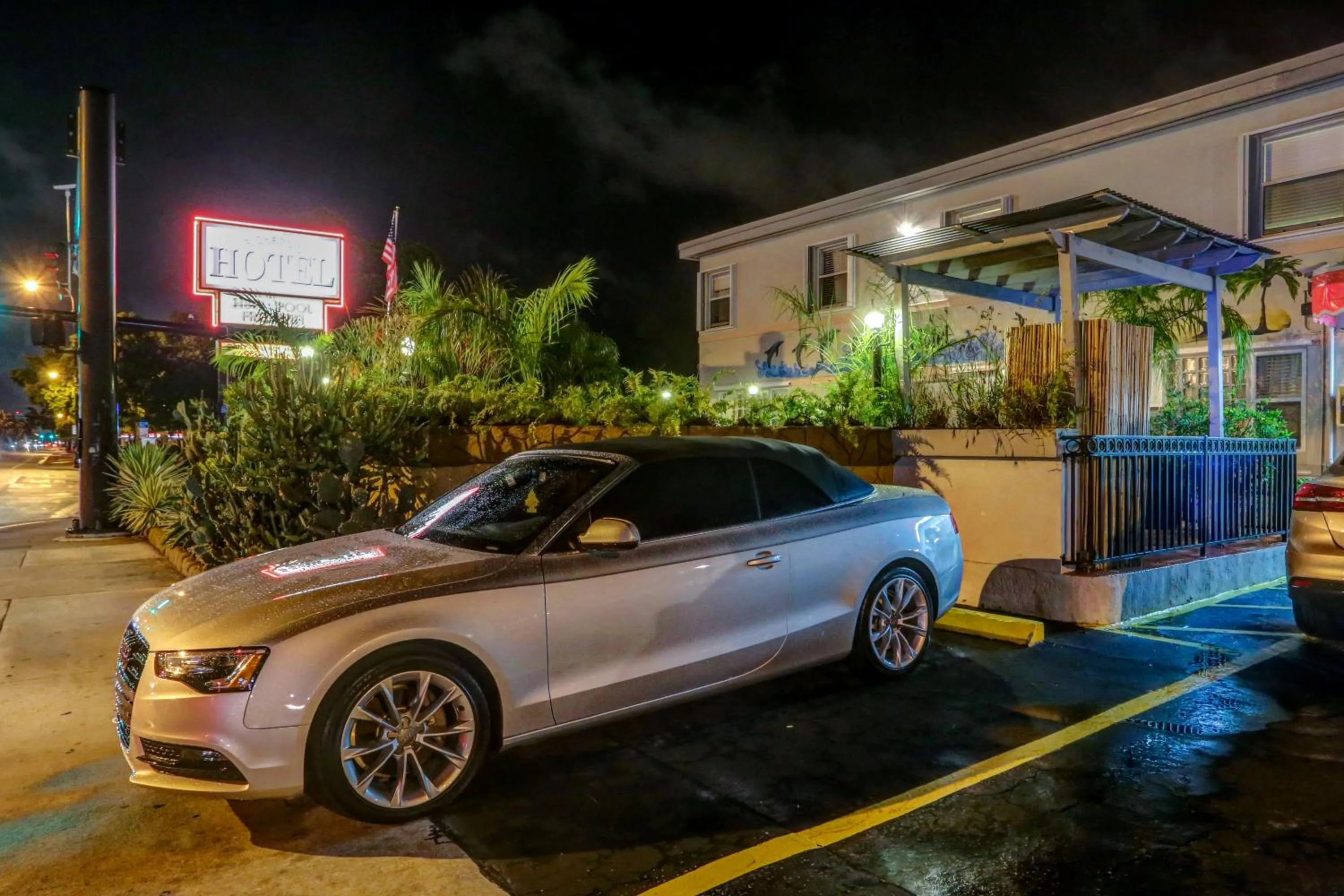 Facade/entrance in Richard's Hotel