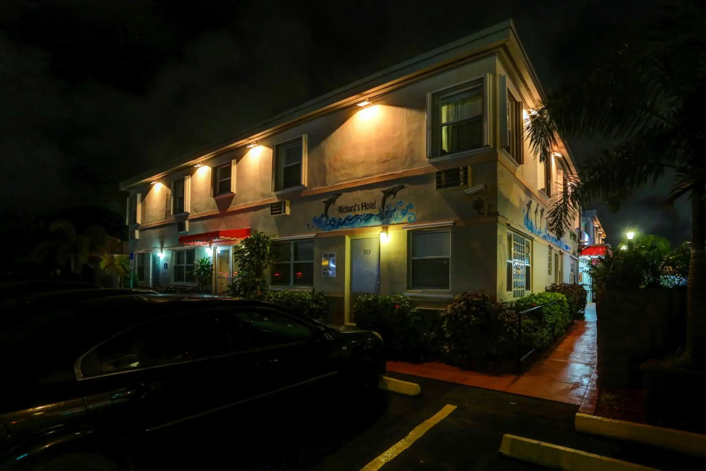 Facade/entrance in Richard's Hotel Facade/entrance in Richard's Hotel