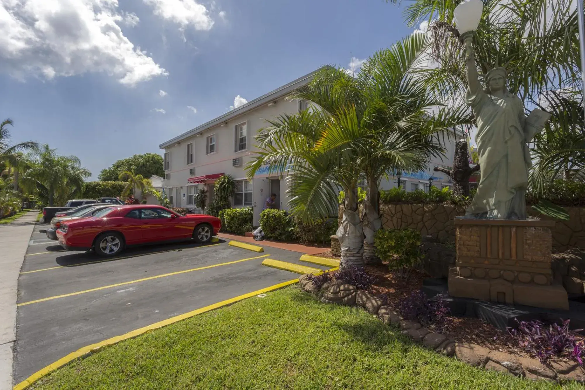 Facade/entrance in Richard's Hotel Facade/entrance in Richard's Hotel
