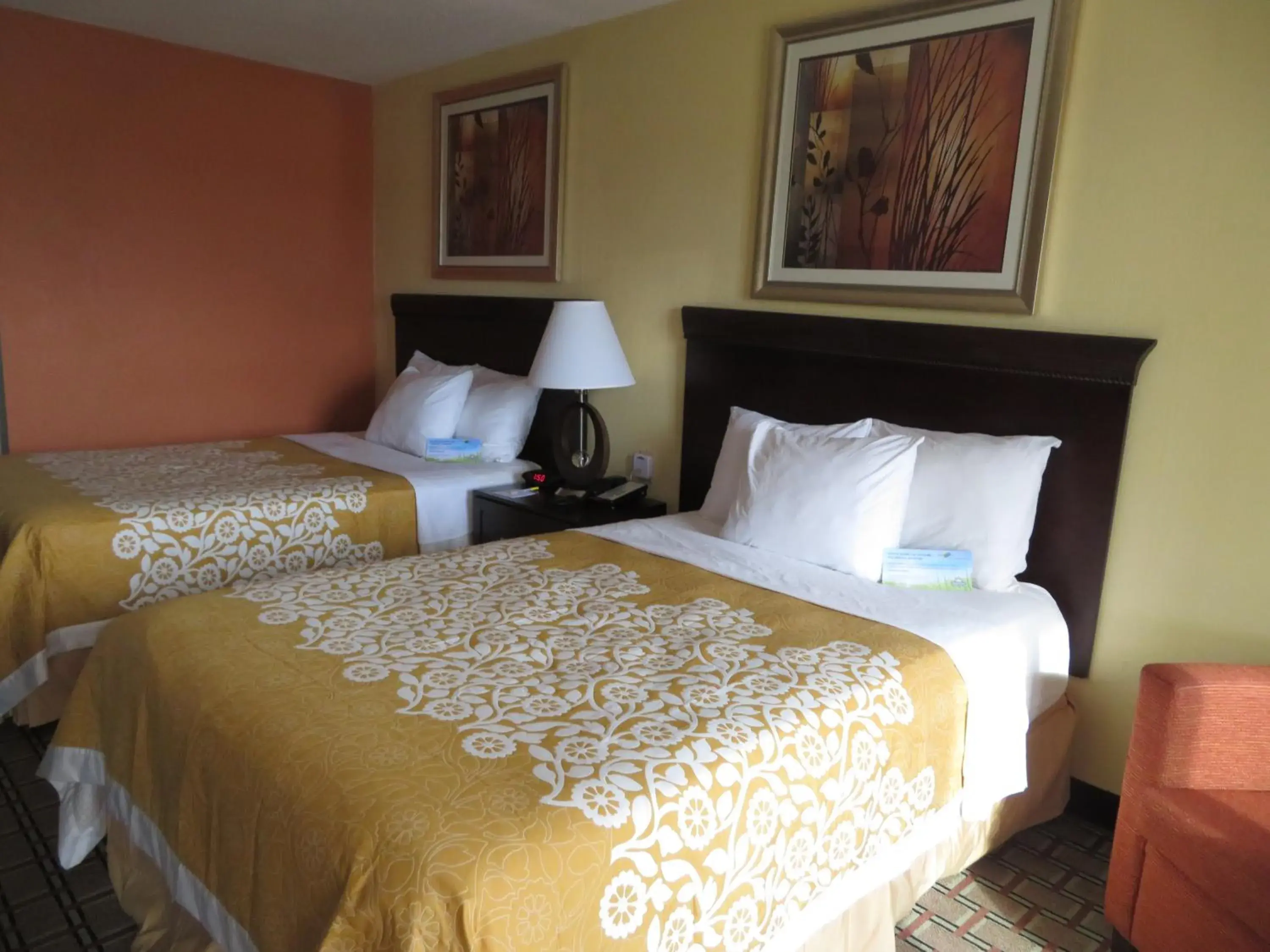 Double Room with Two Double Beds - Smoking in Days Inn by Wyndham Blytheville Double Room with Two Double Beds - Smoking in Days Inn by Wyndham Blytheville