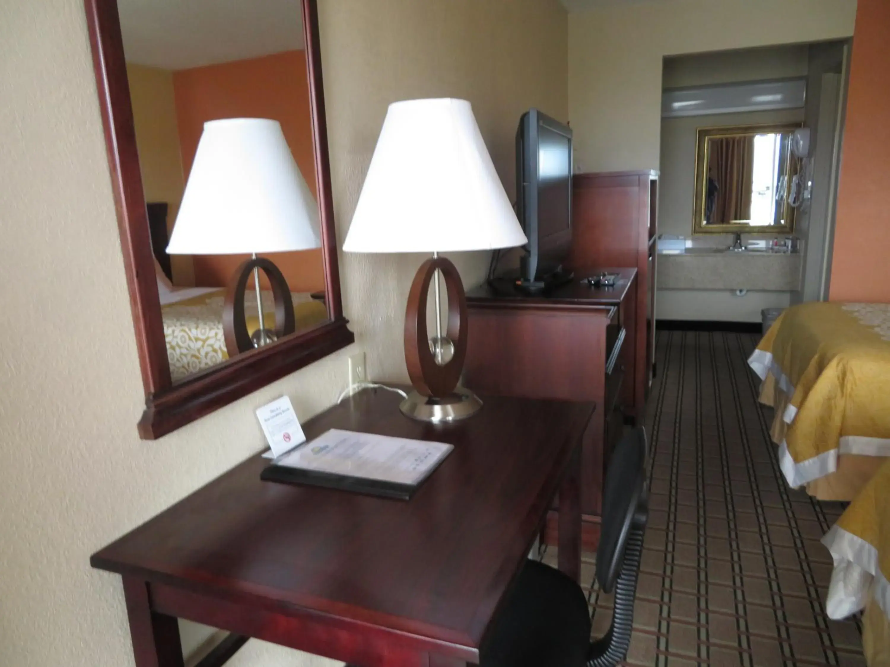 View (from property/room), Bed in Days Inn by Wyndham Blytheville View (from property/room), Bed in Days Inn by Wyndham Blytheville