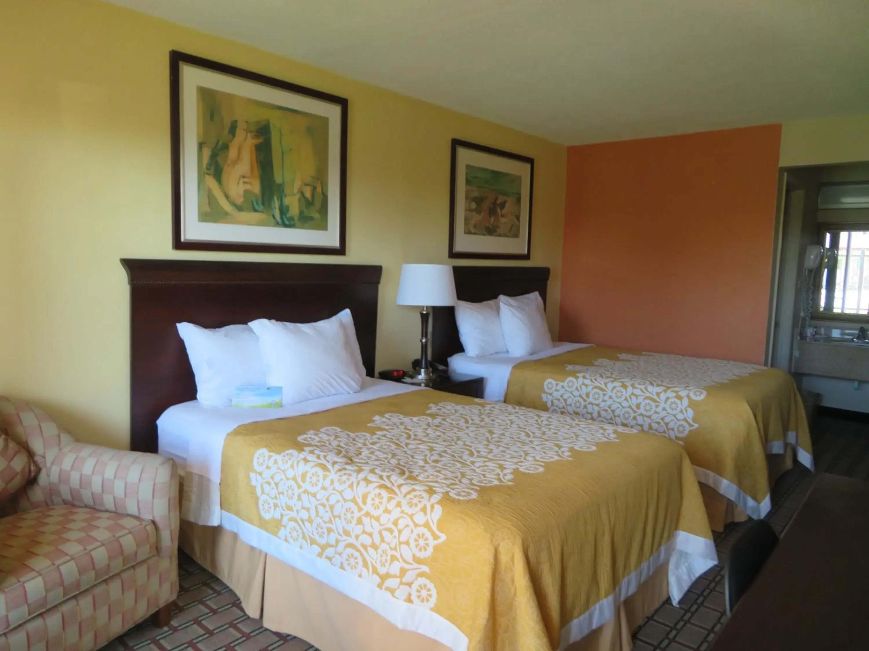 Double Room with Two Double Beds - Non-Smoking in Days Inn by Wyndham Blytheville Double Room with Two Double Beds - Non-Smoking in Days Inn by Wyndham Blytheville