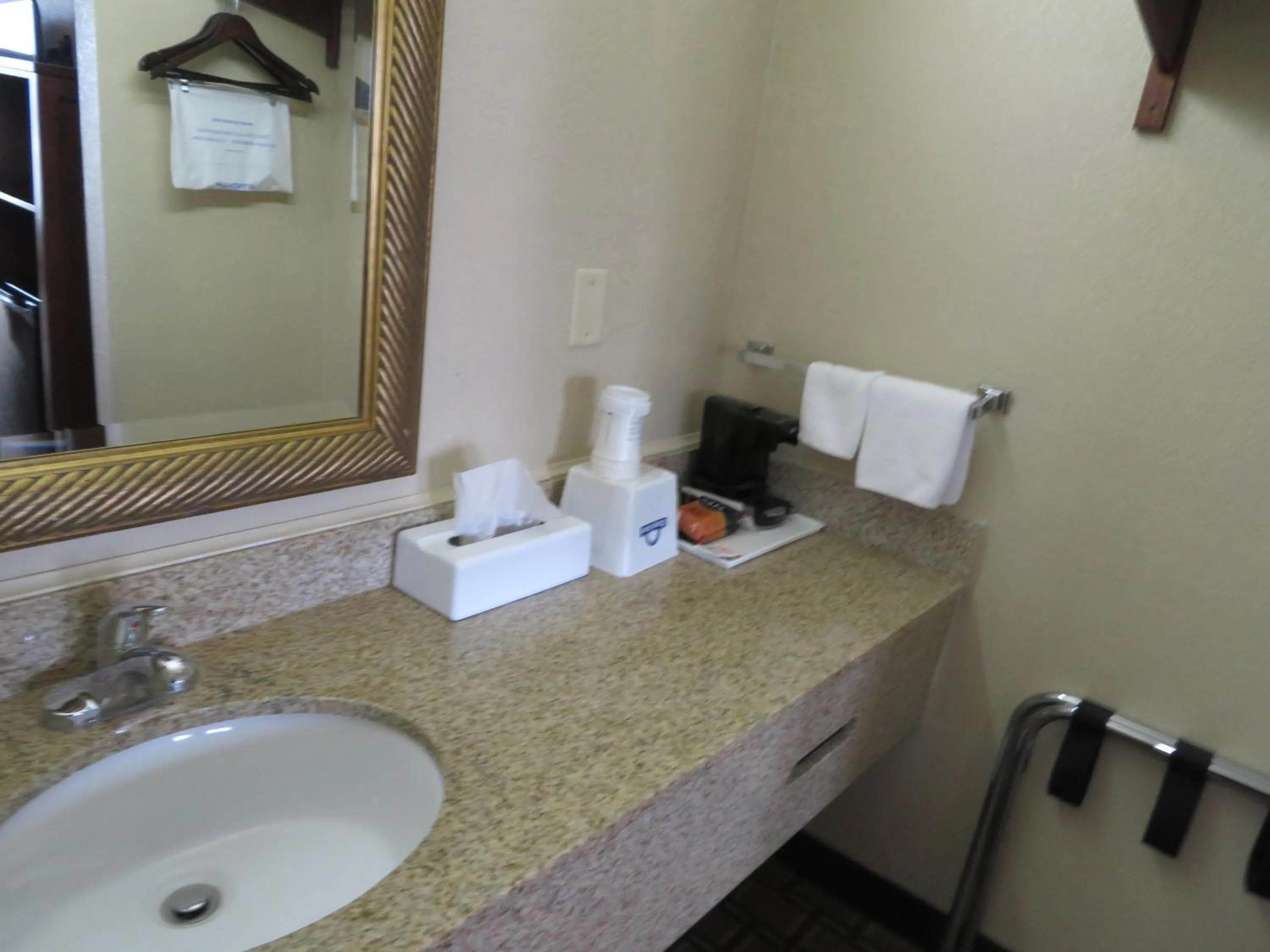 Bathroom in Days Inn by Wyndham Blytheville