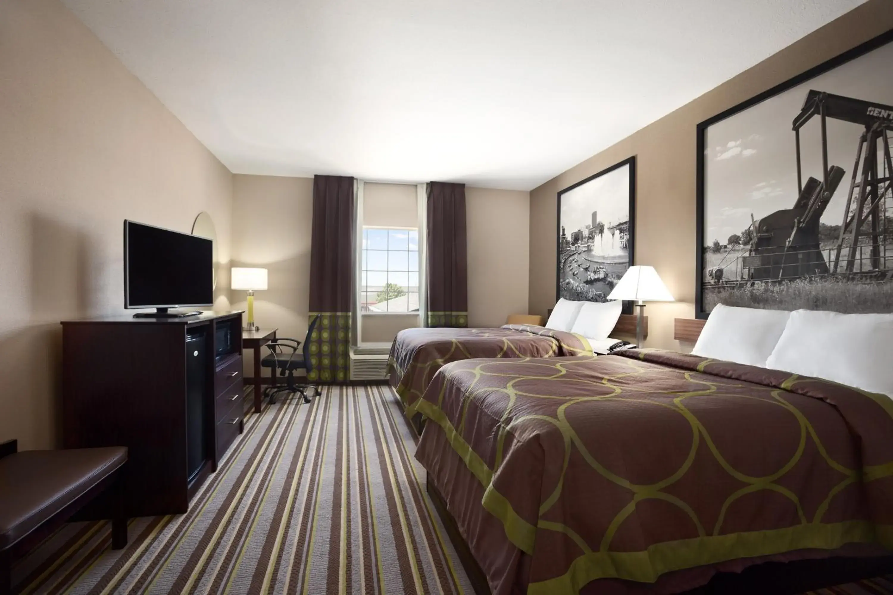 Bed in Super 8 by Wyndham Bakersfield South CA Bed in Super 8 by Wyndham Bakersfield South CA