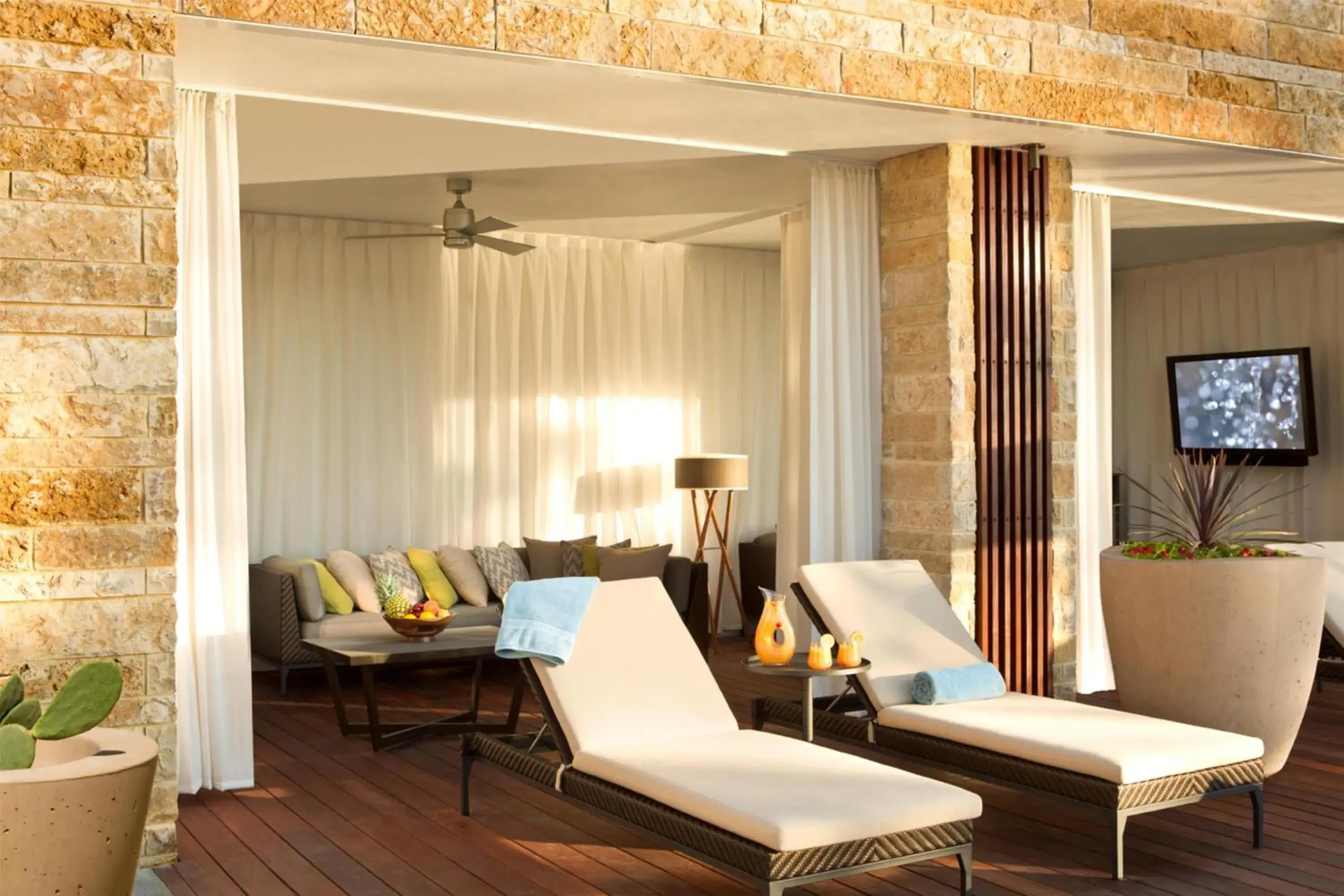 Pool view in Signia by Hilton La Cantera Resort & Spa Pool view in Signia by Hilton La Cantera Resort & Spa