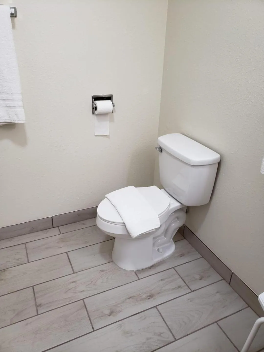 Bathroom in Value Inn & Suites Salina