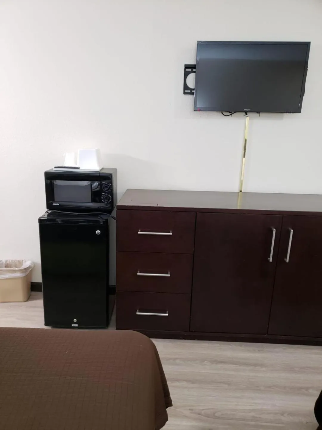 TV and multimedia in Value Inn & Suites Salina