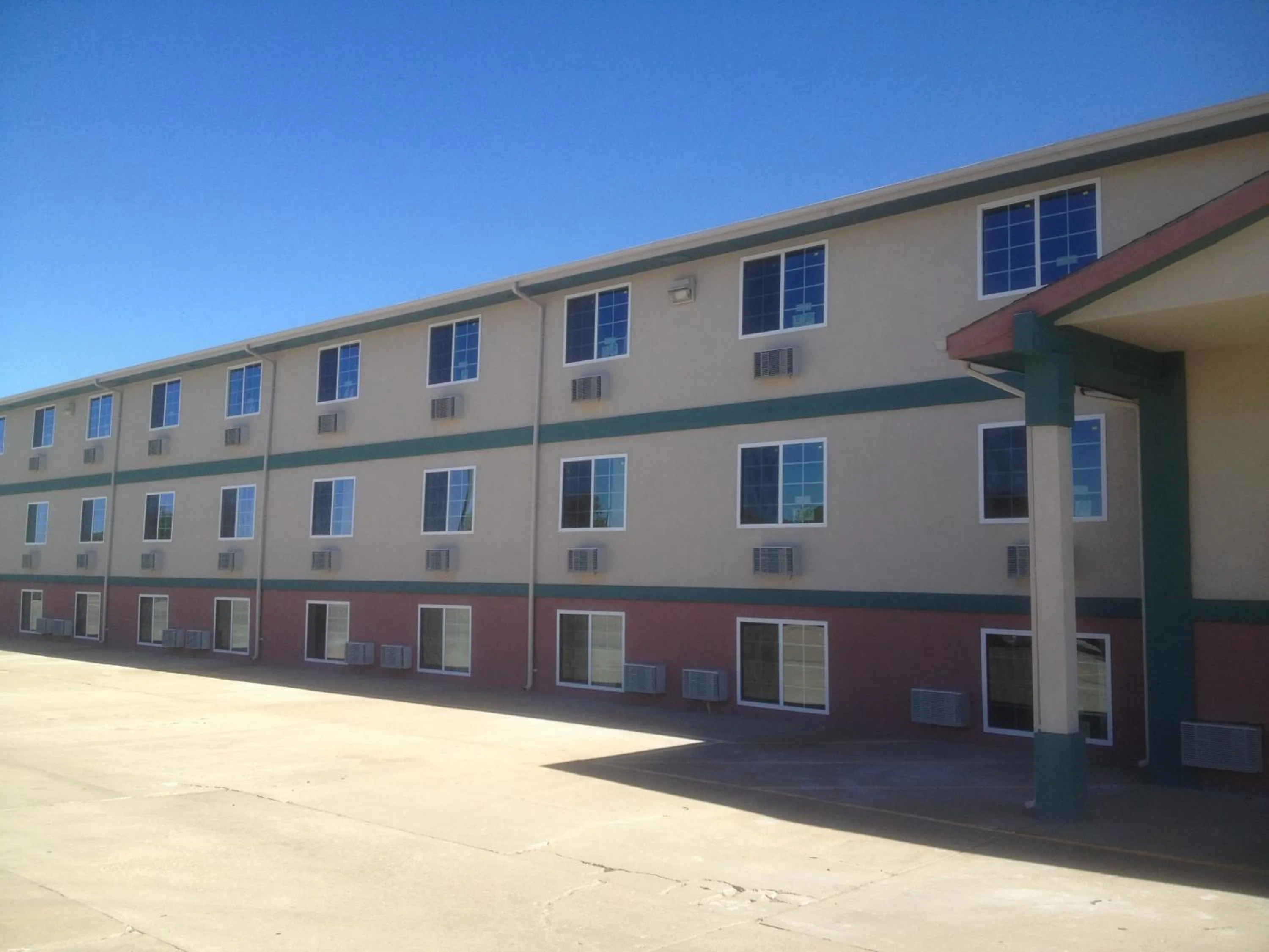 Property building in Value Inn & Suites Salina