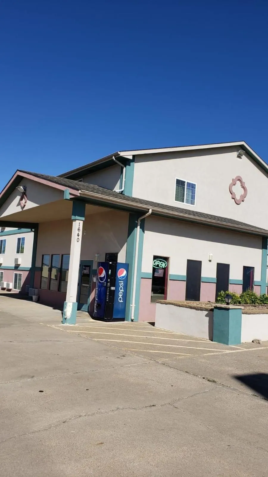 Property building in Value Inn & Suites Salina