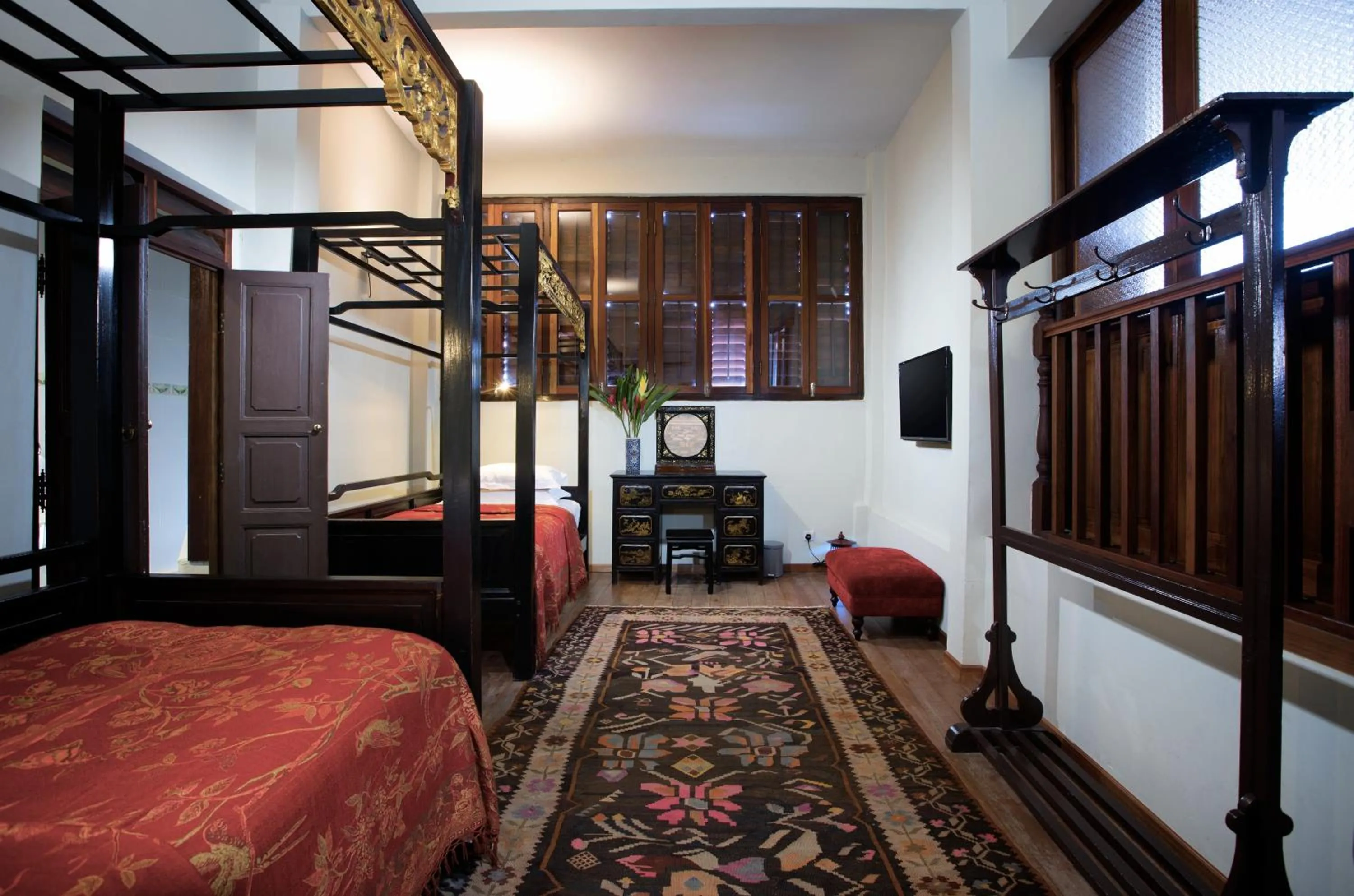 bunk bed, Bed in Seven Terraces