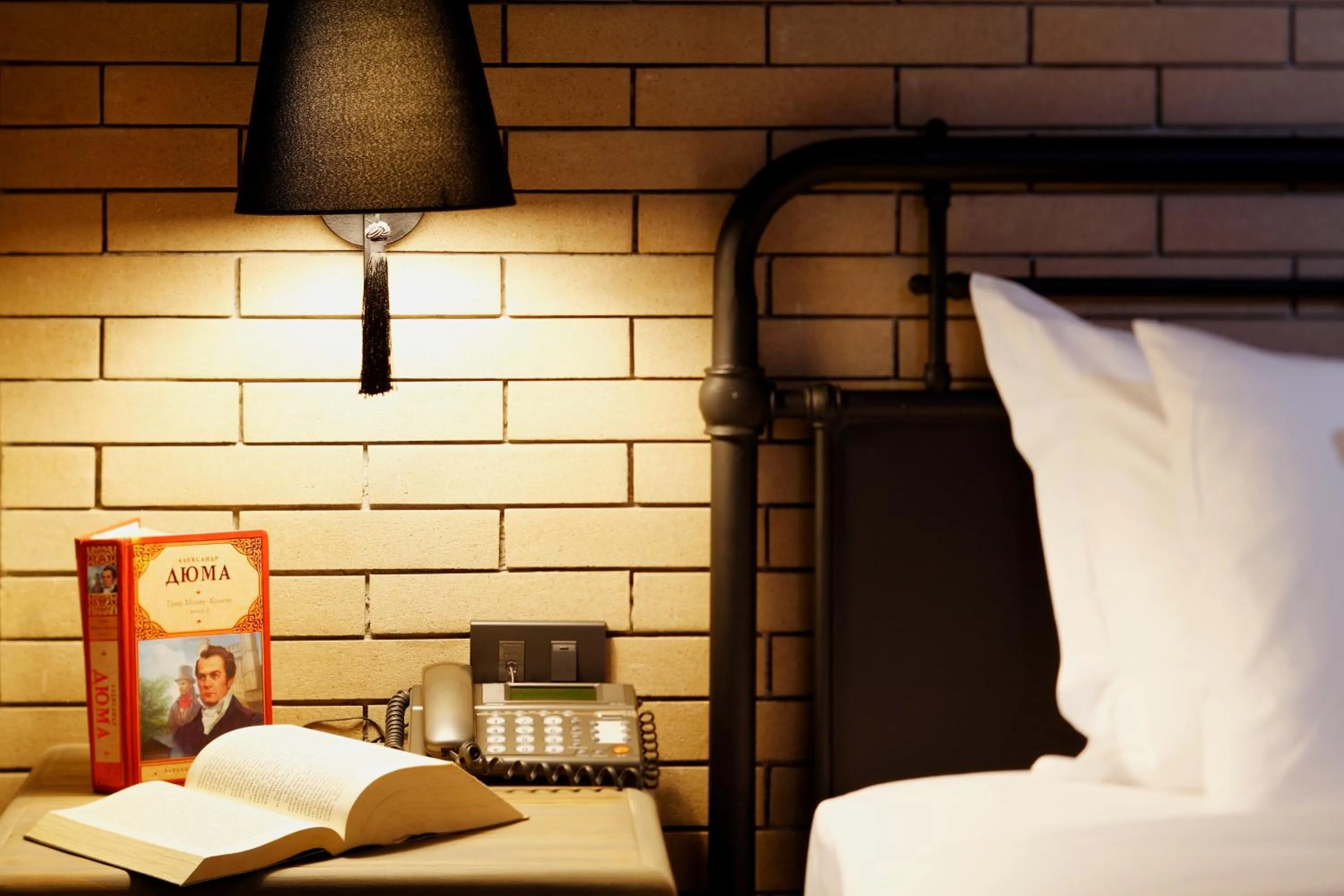 Decorative detail, Bed in Baan Chart