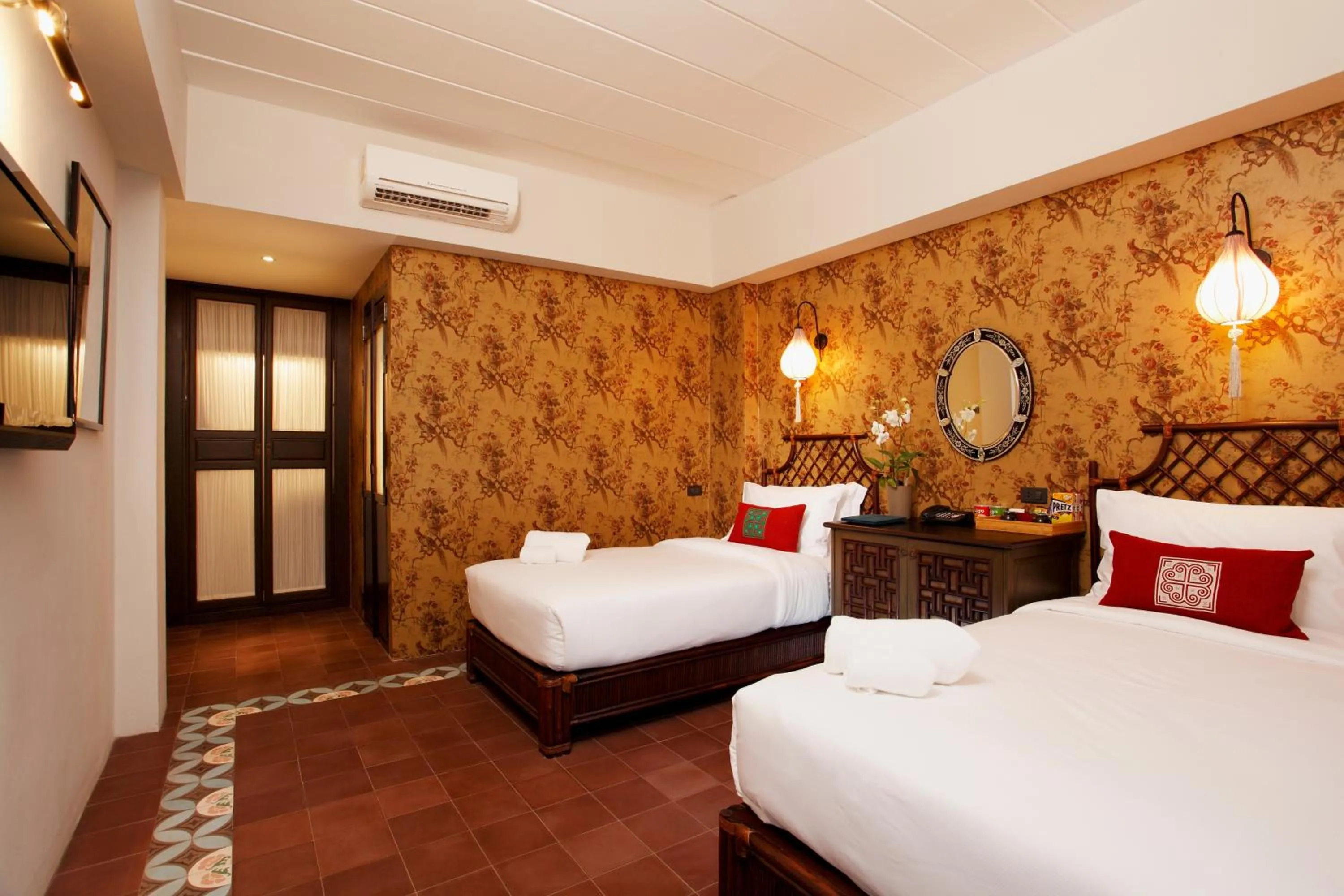 Photo of the whole room, Bed in Baan Chart