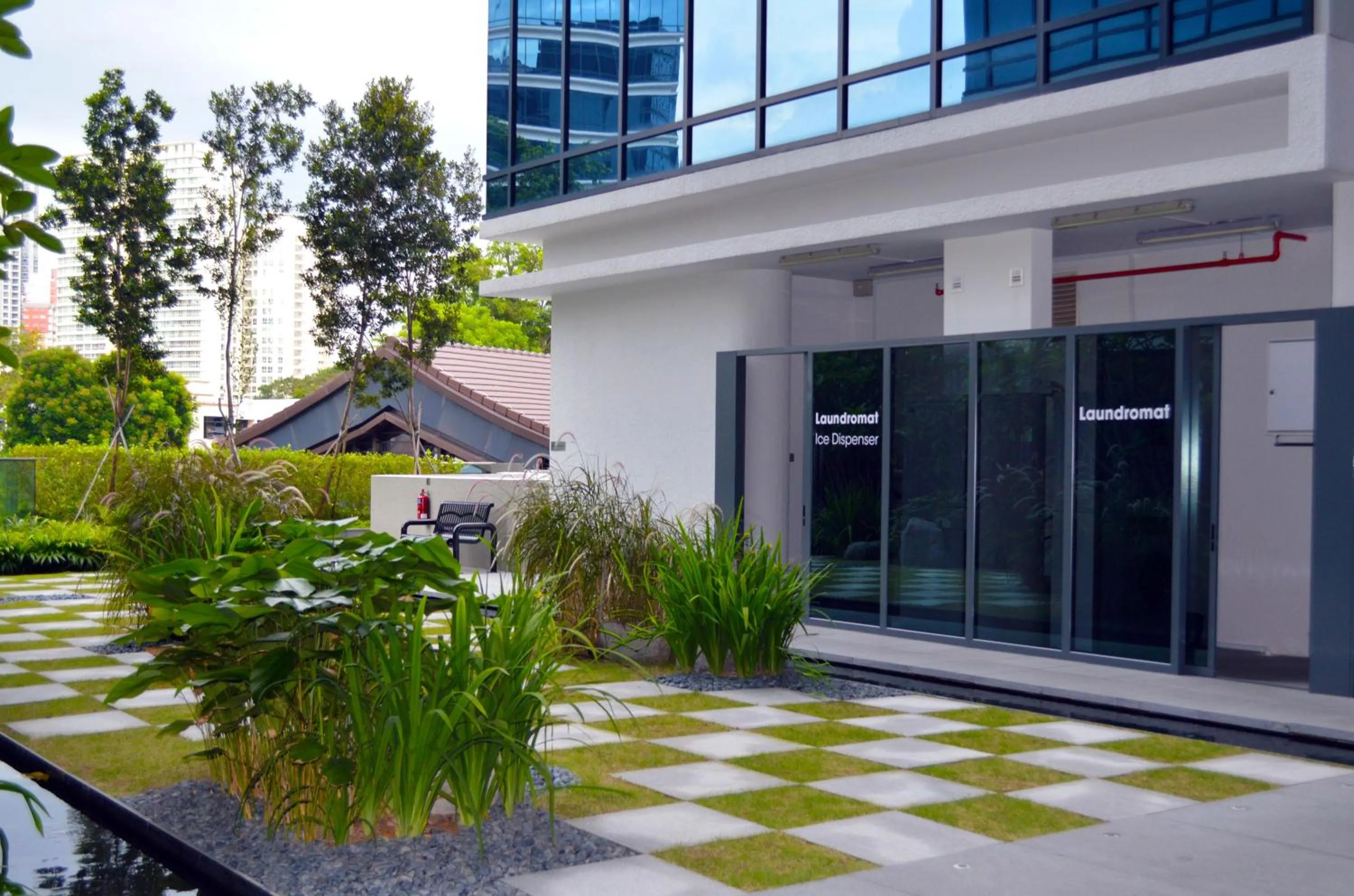 Property Building in Days Hotel by Wyndham Singapore at Zhongshan Park