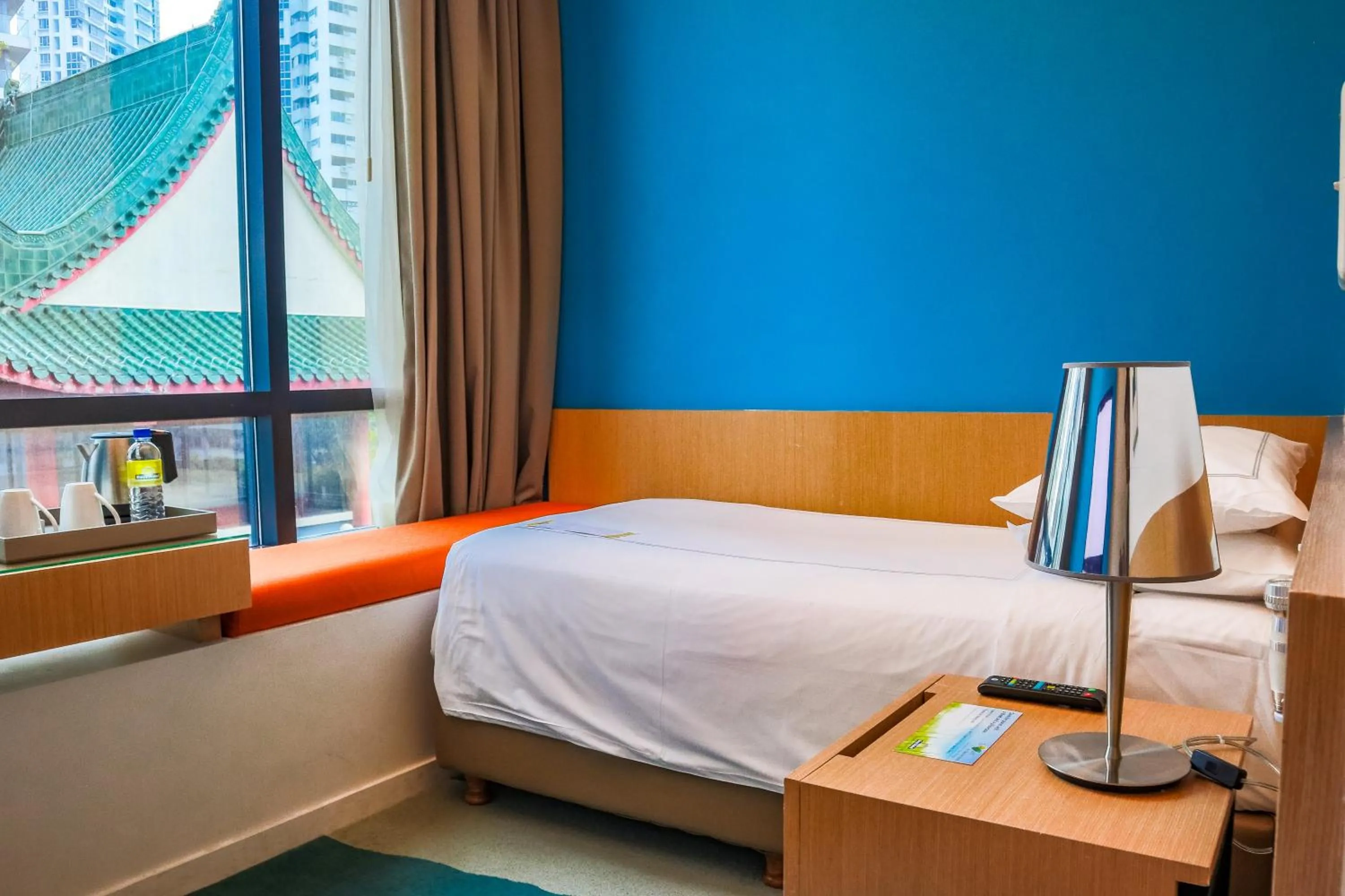 Bed in Days Hotel by Wyndham Singapore at Zhongshan Park