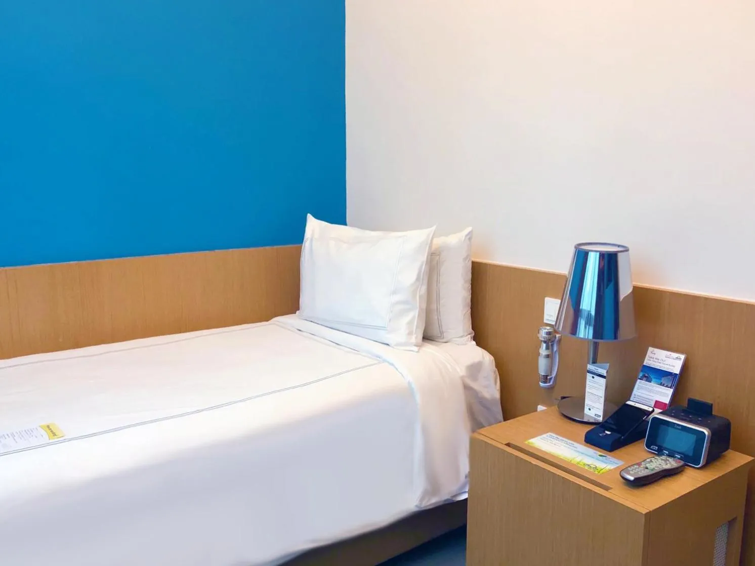 Bed in Days Hotel by Wyndham Singapore at Zhongshan Park