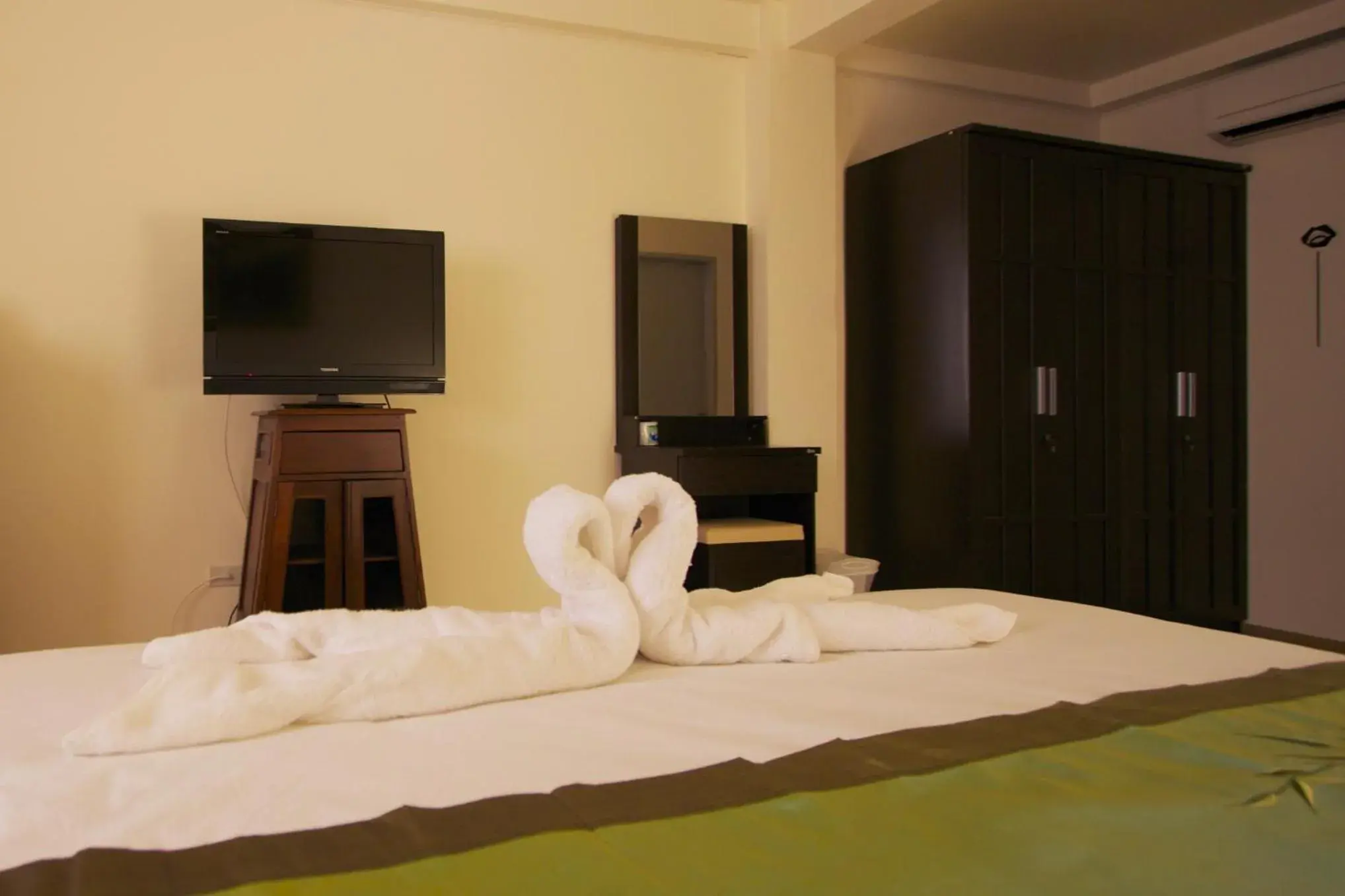 TV and multimedia, Bed in Charn Residence TV and multimedia, Bed in Charn Residence